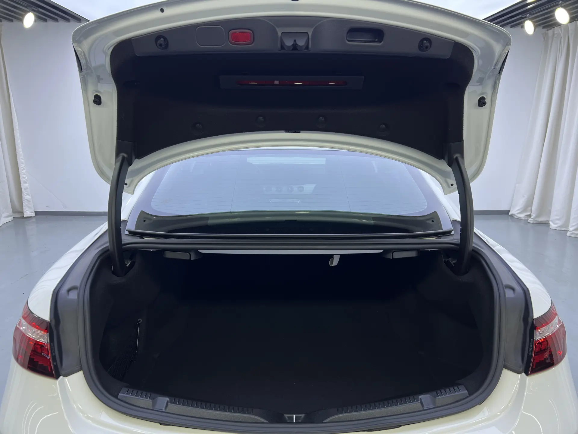 Mercedes-Benz E 260, 2023 9