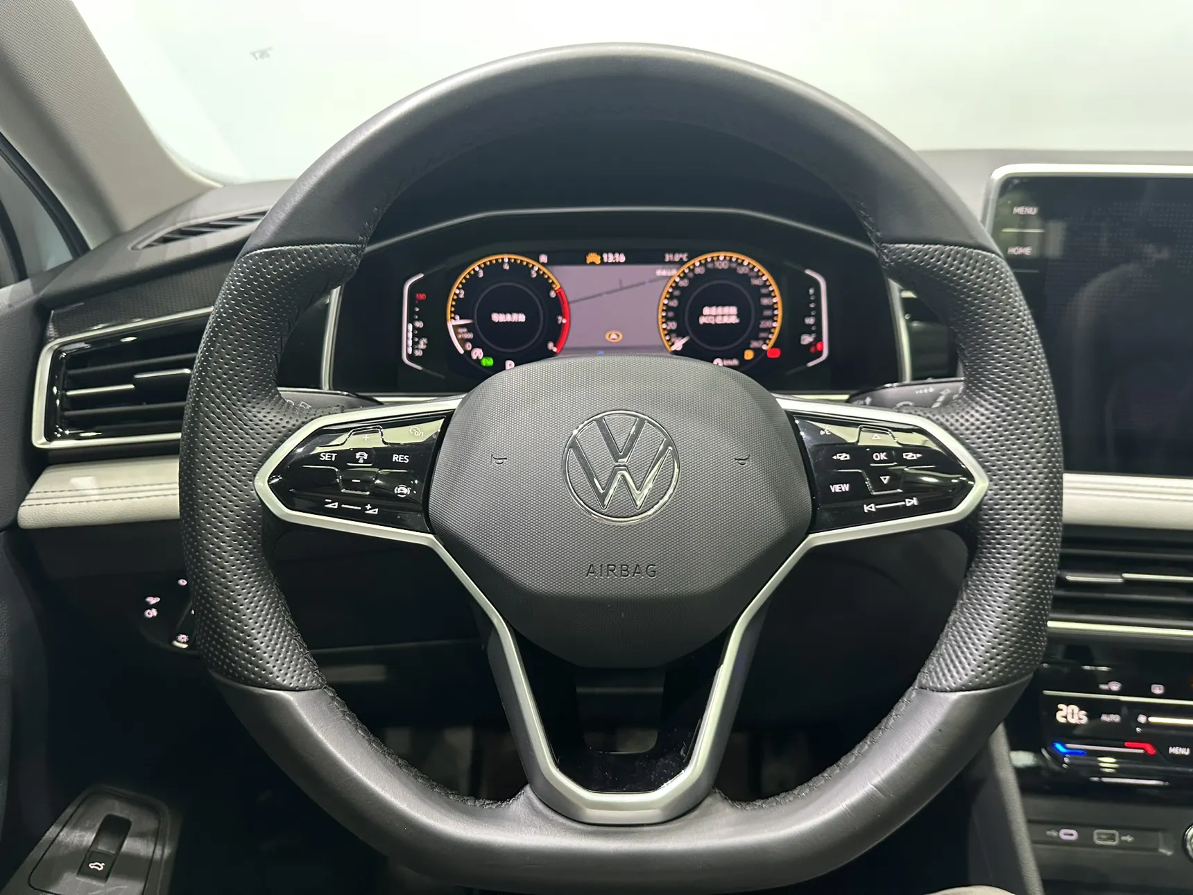 Volkswagen Tiguan L, 2023 12