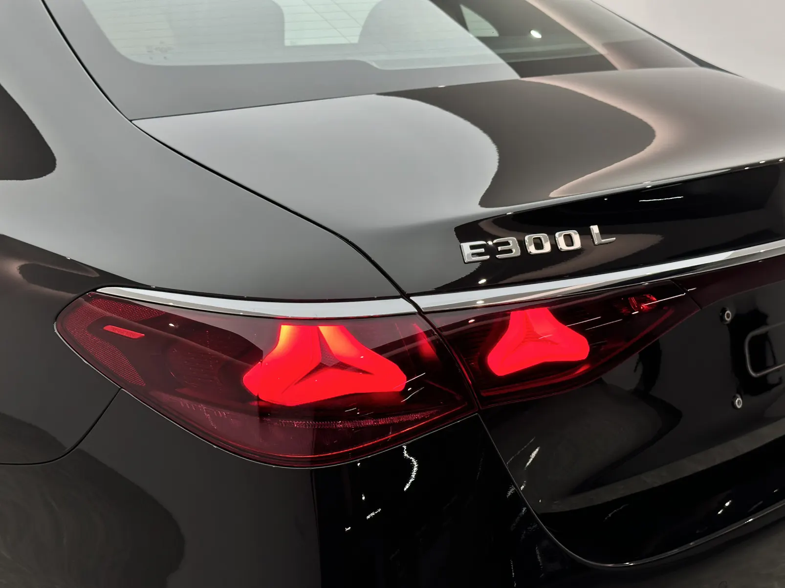 Mercedes-Benz E 300 L, 2025 21