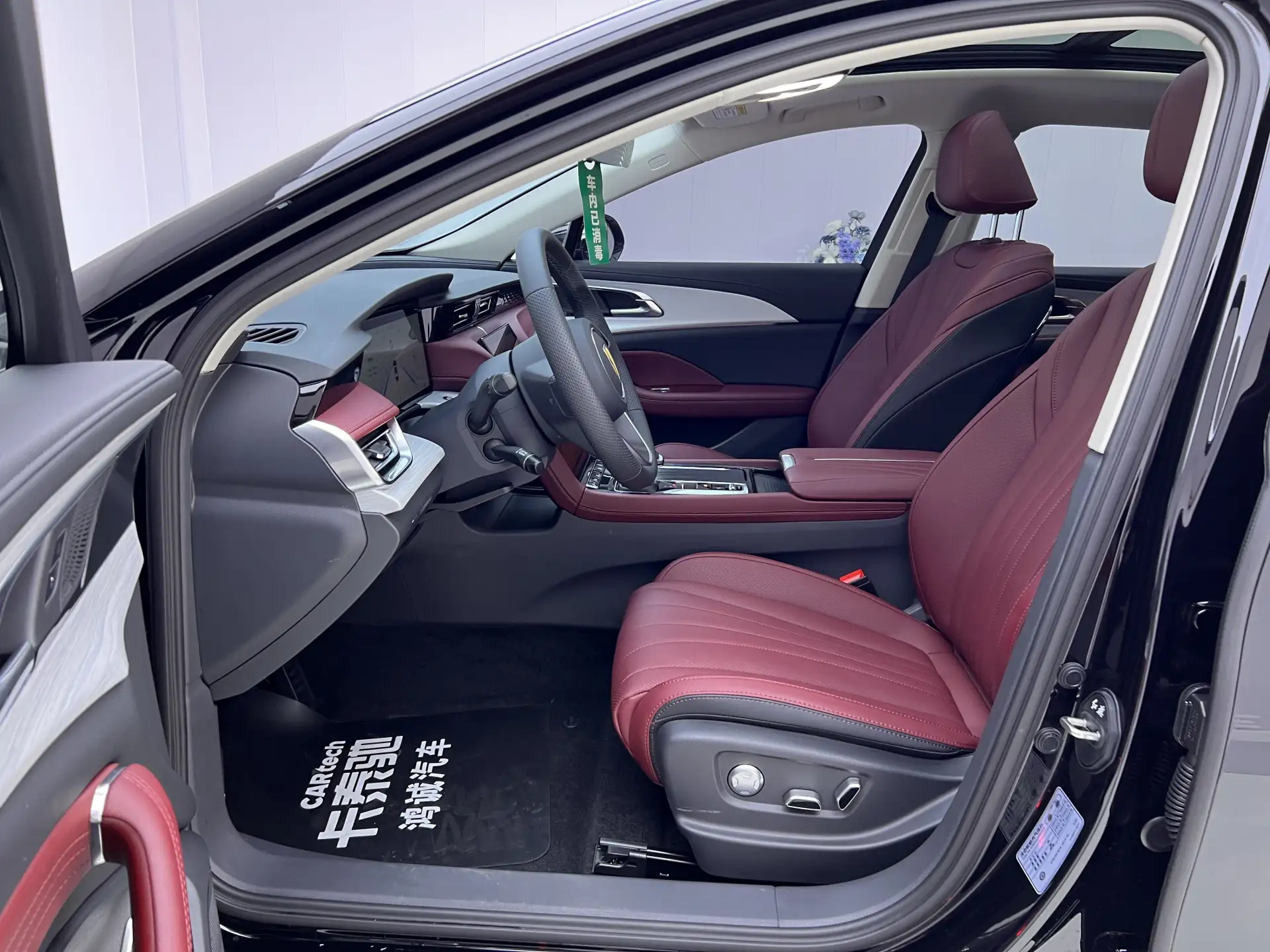 Hongqi H5, 2025 17