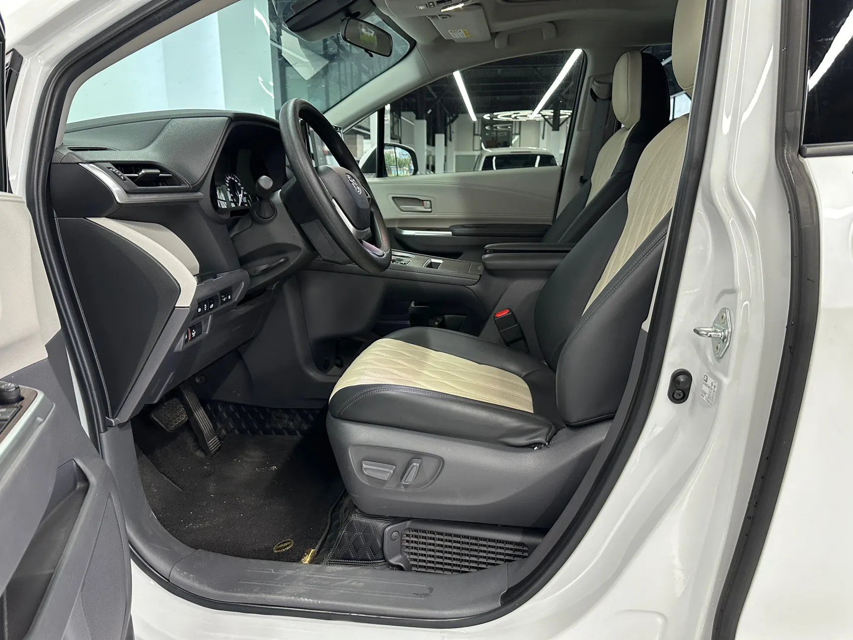 Toyota Sienna, 2023 19