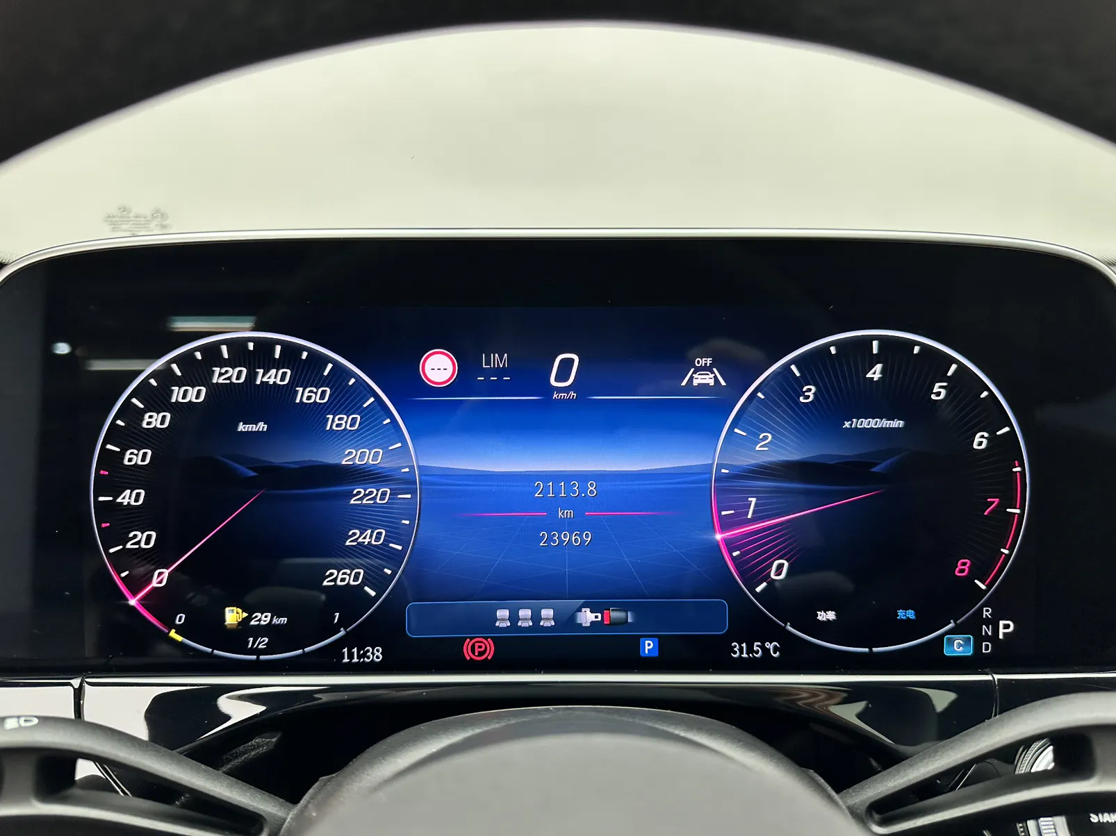 Mercedes-Benz E 300 L, 2025 14