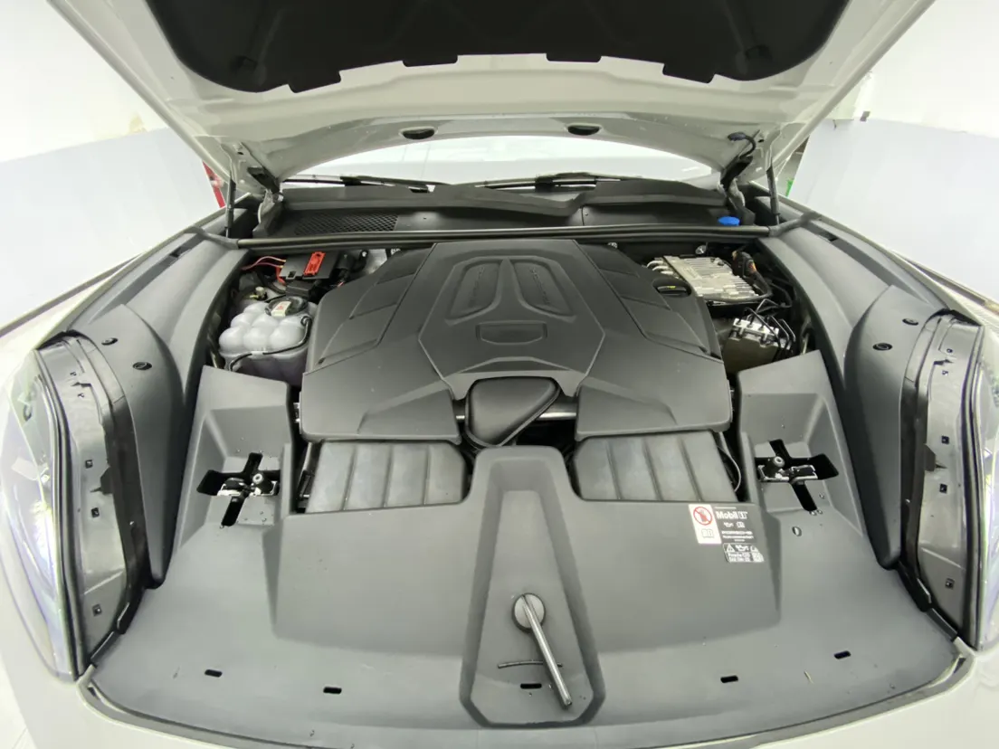 Porsche Cayenne, 2025 12