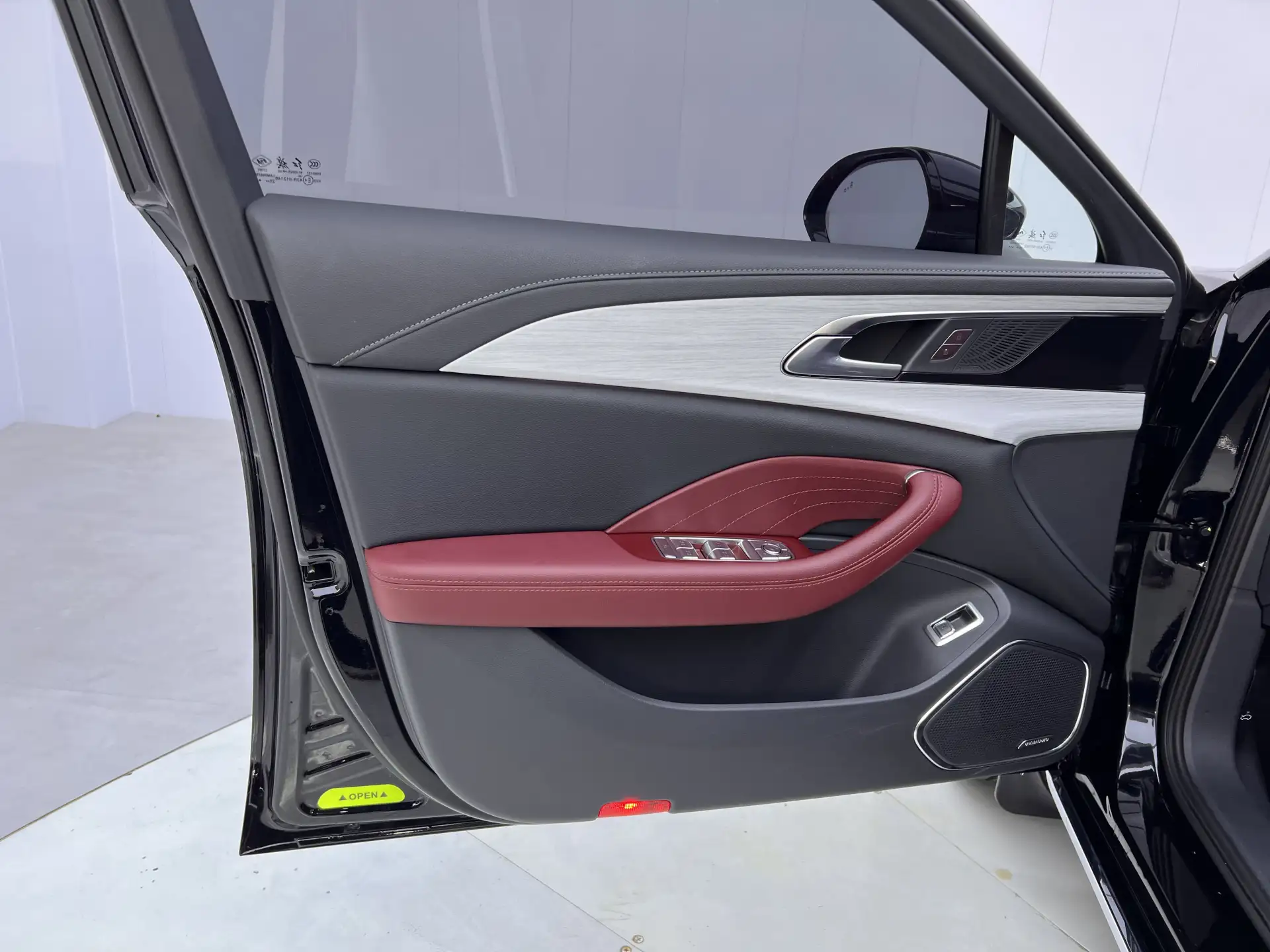 Hongqi H5, 2025 16