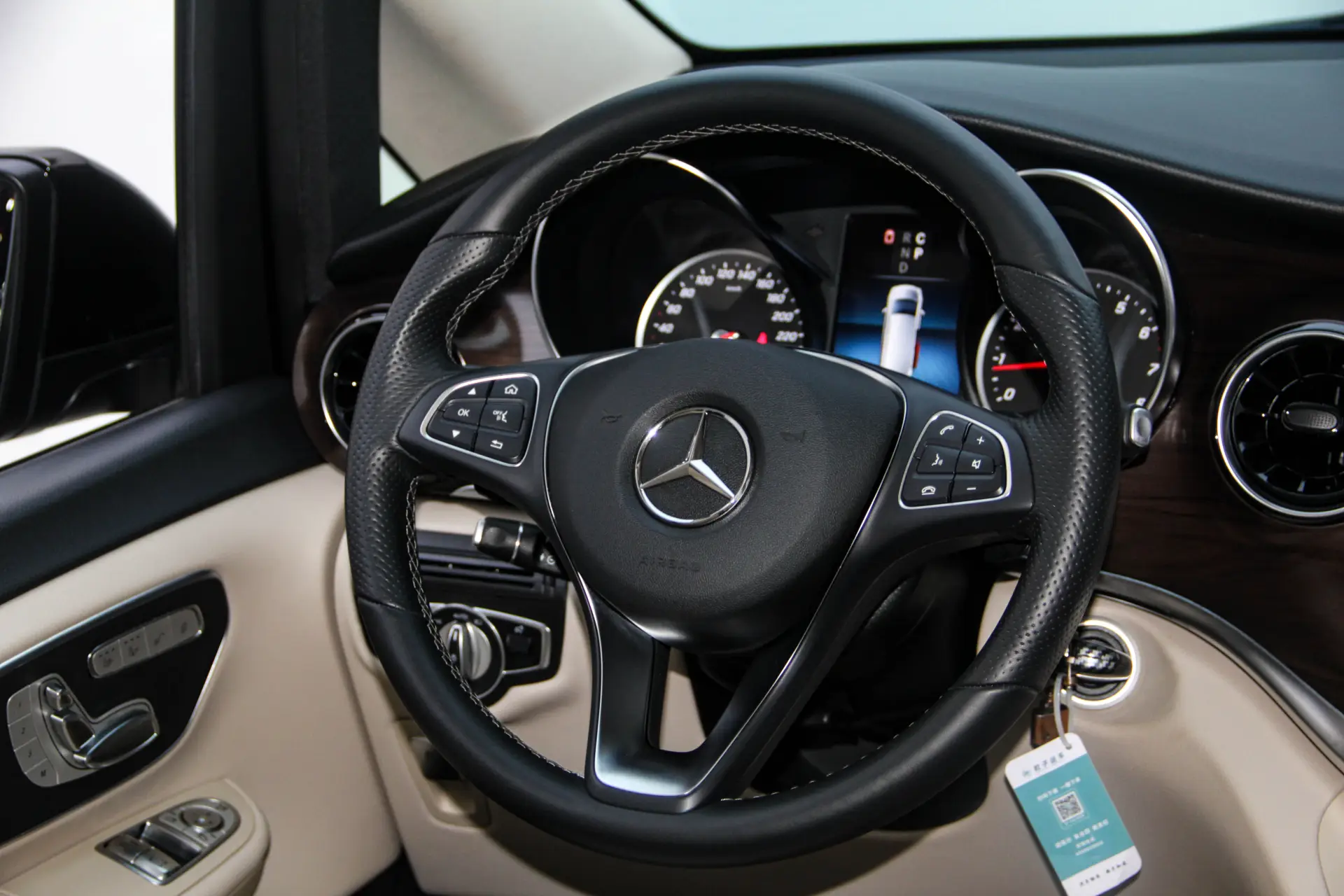 Mercedes-Benz V, 2021 14