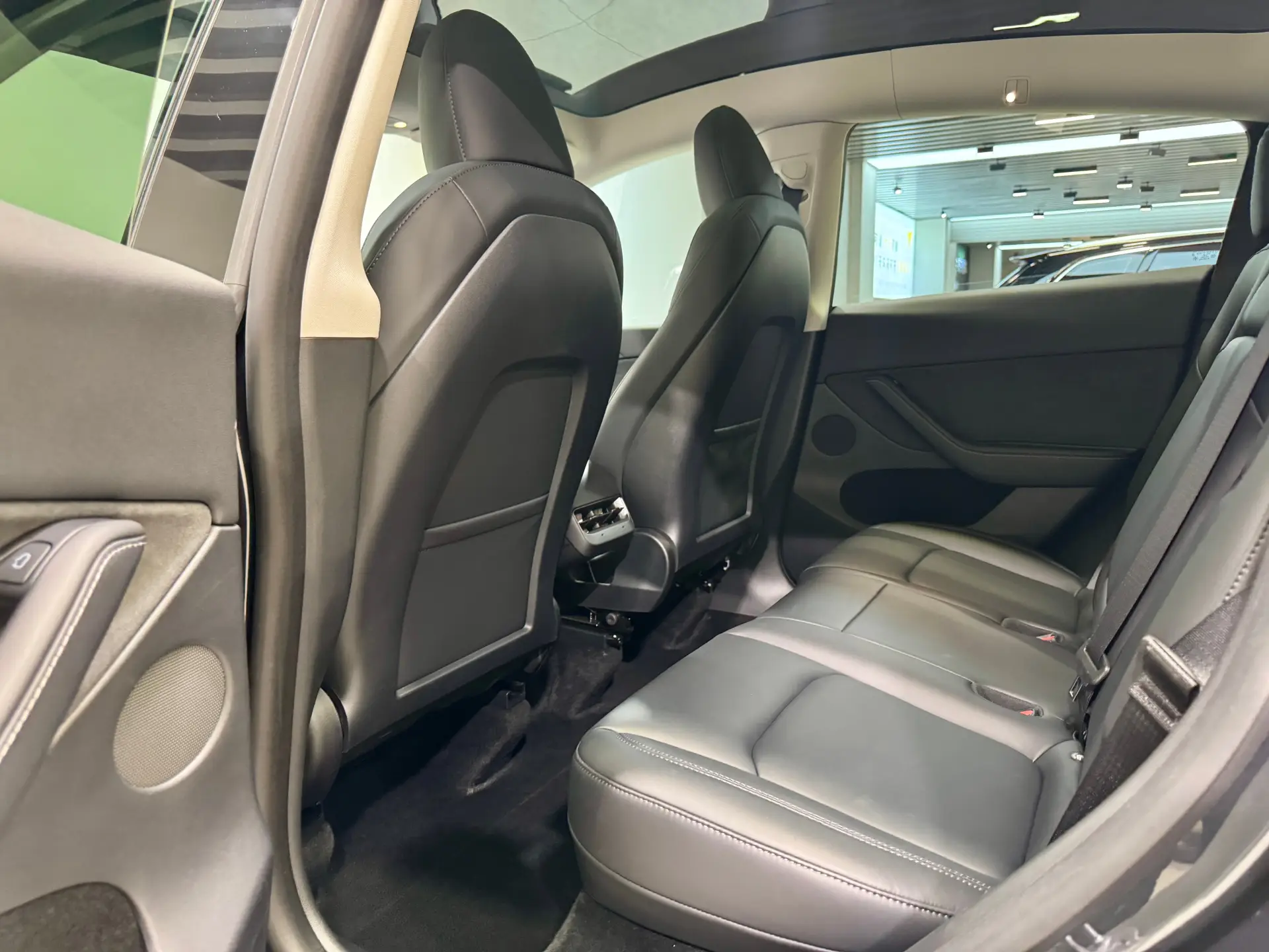 Tesla Model Y, 2024 17