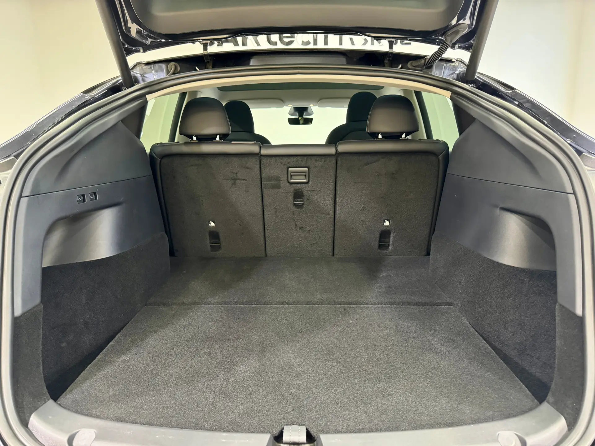 Tesla Model Y, 2024 21