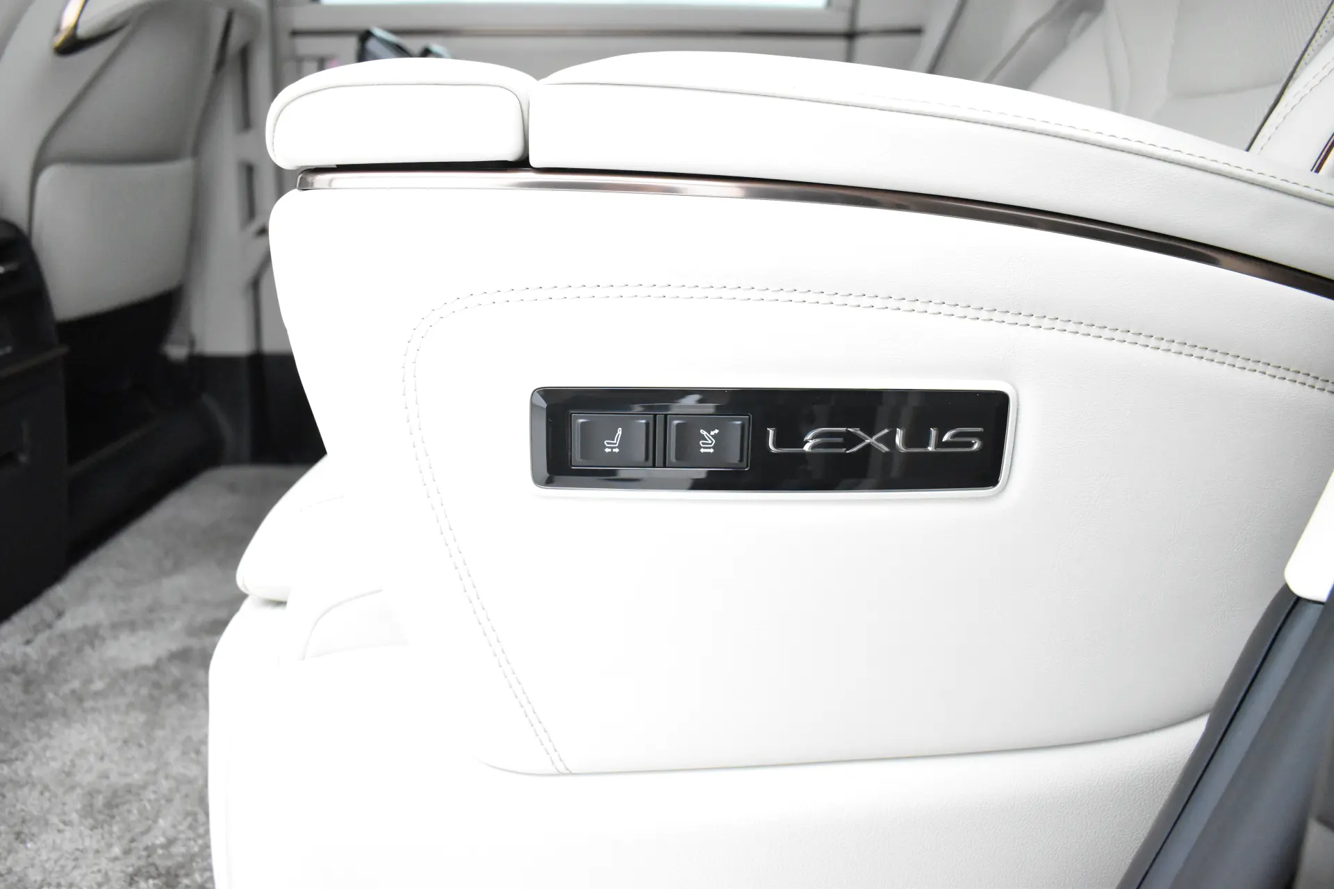Lexus LM 350h, 2023 24
