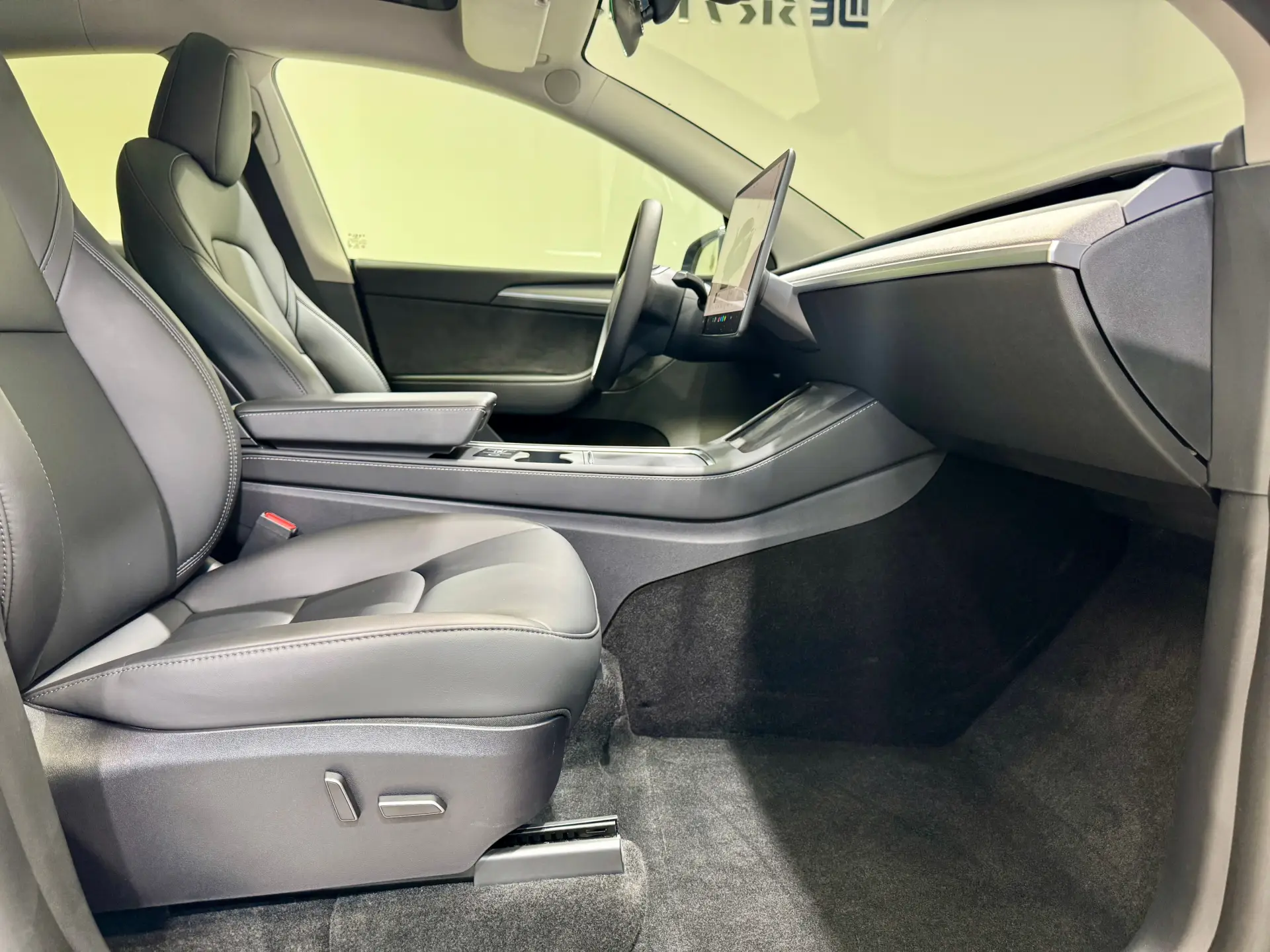 Tesla Model Y, 2024 8