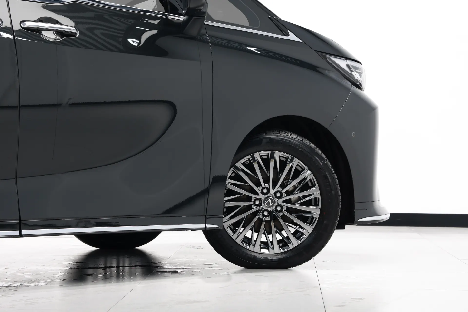 Lexus LM 350h, 2023 10