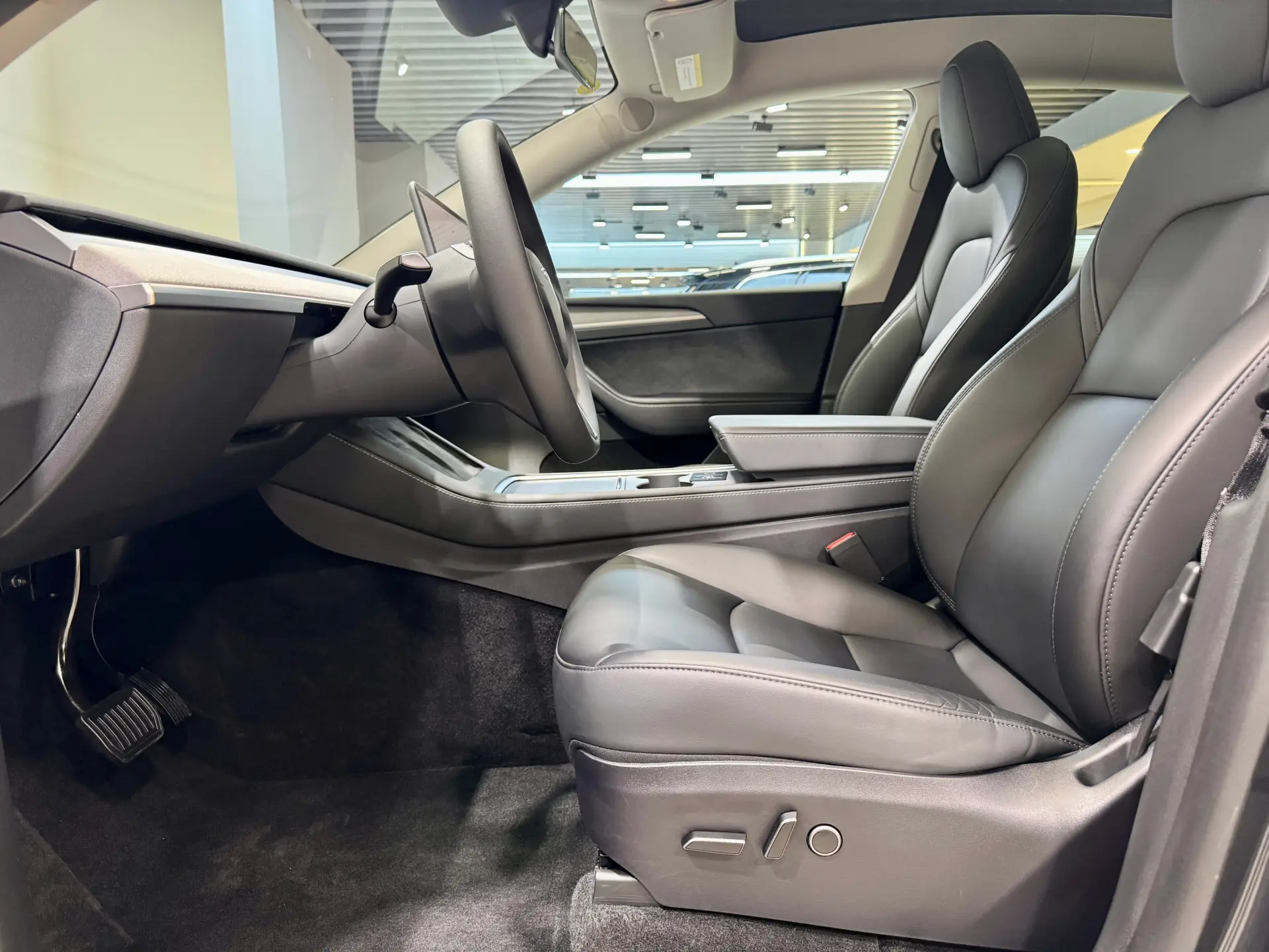 Tesla Model Y, 2024 6