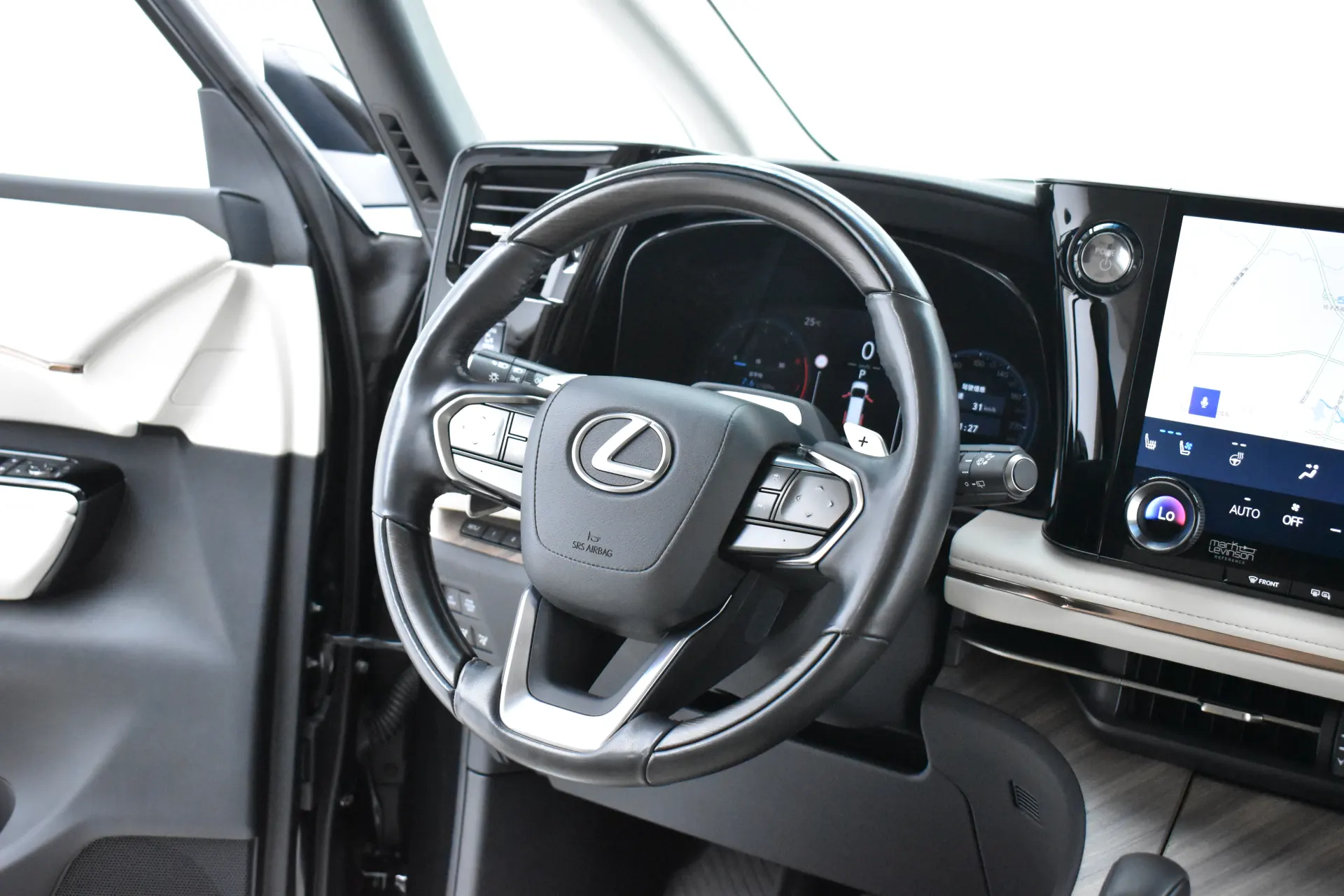 Lexus LM 350h, 2023 21