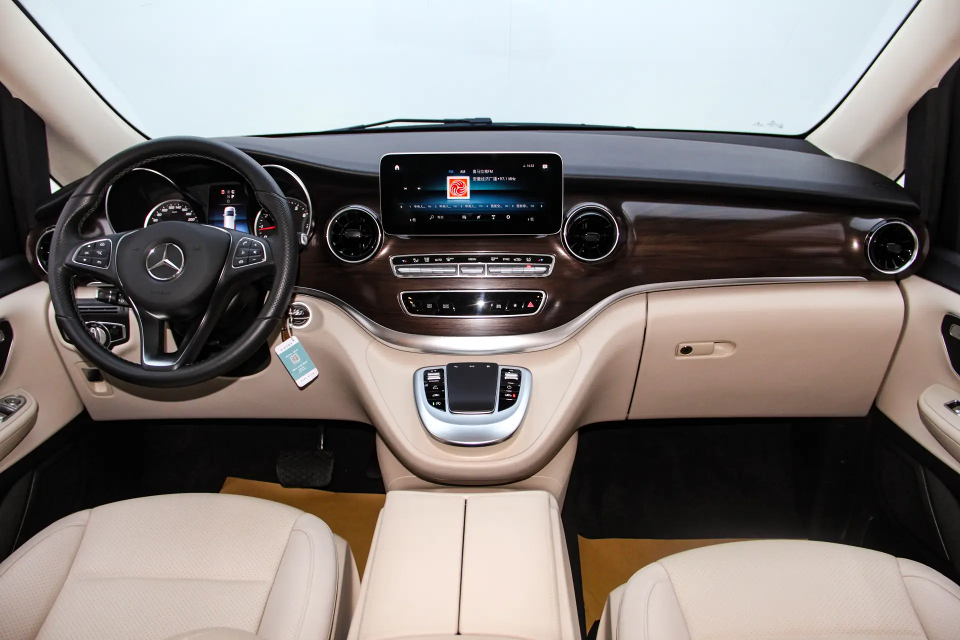 Mercedes-Benz V, 2021 13