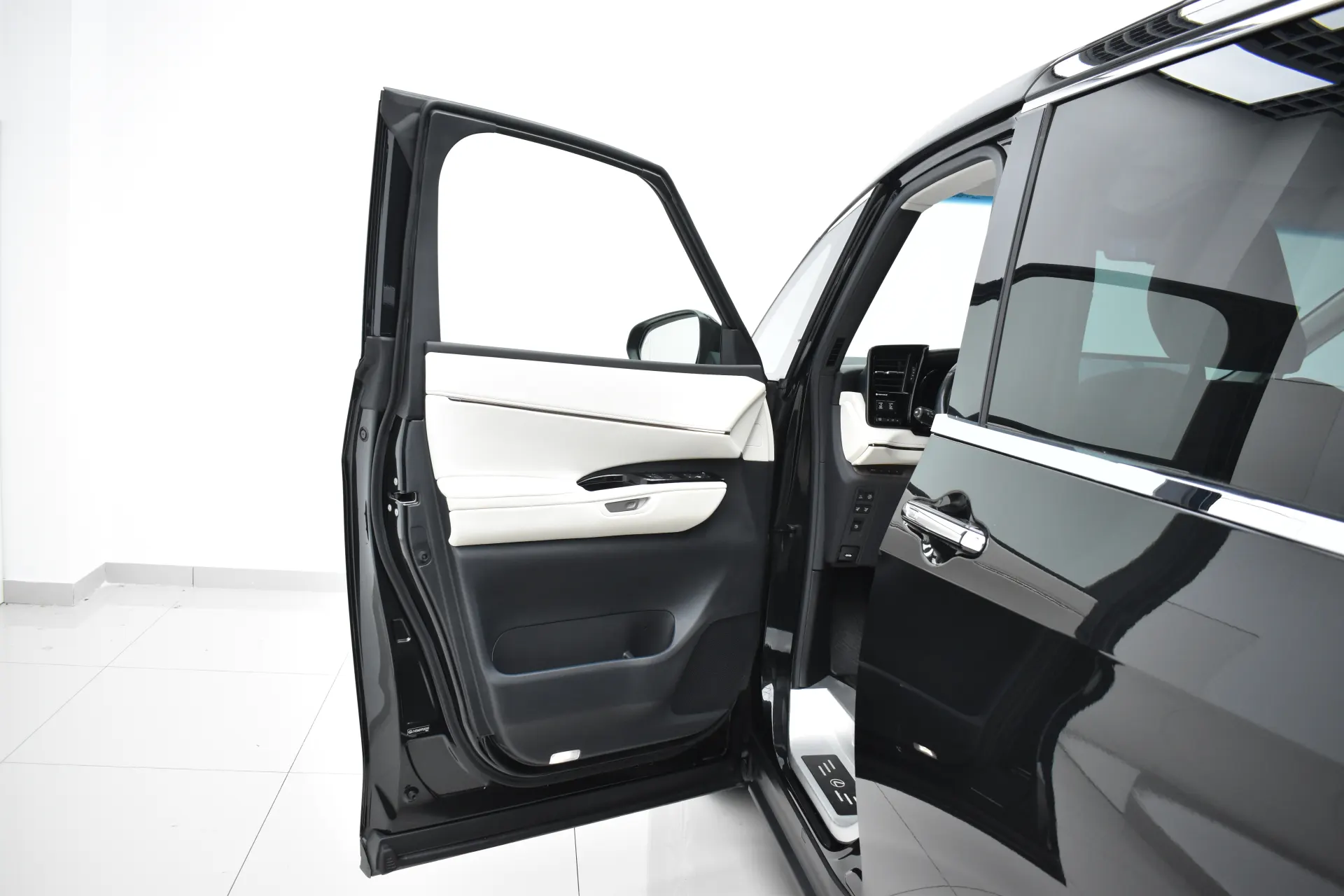 Lexus LM 350h, 2023 16