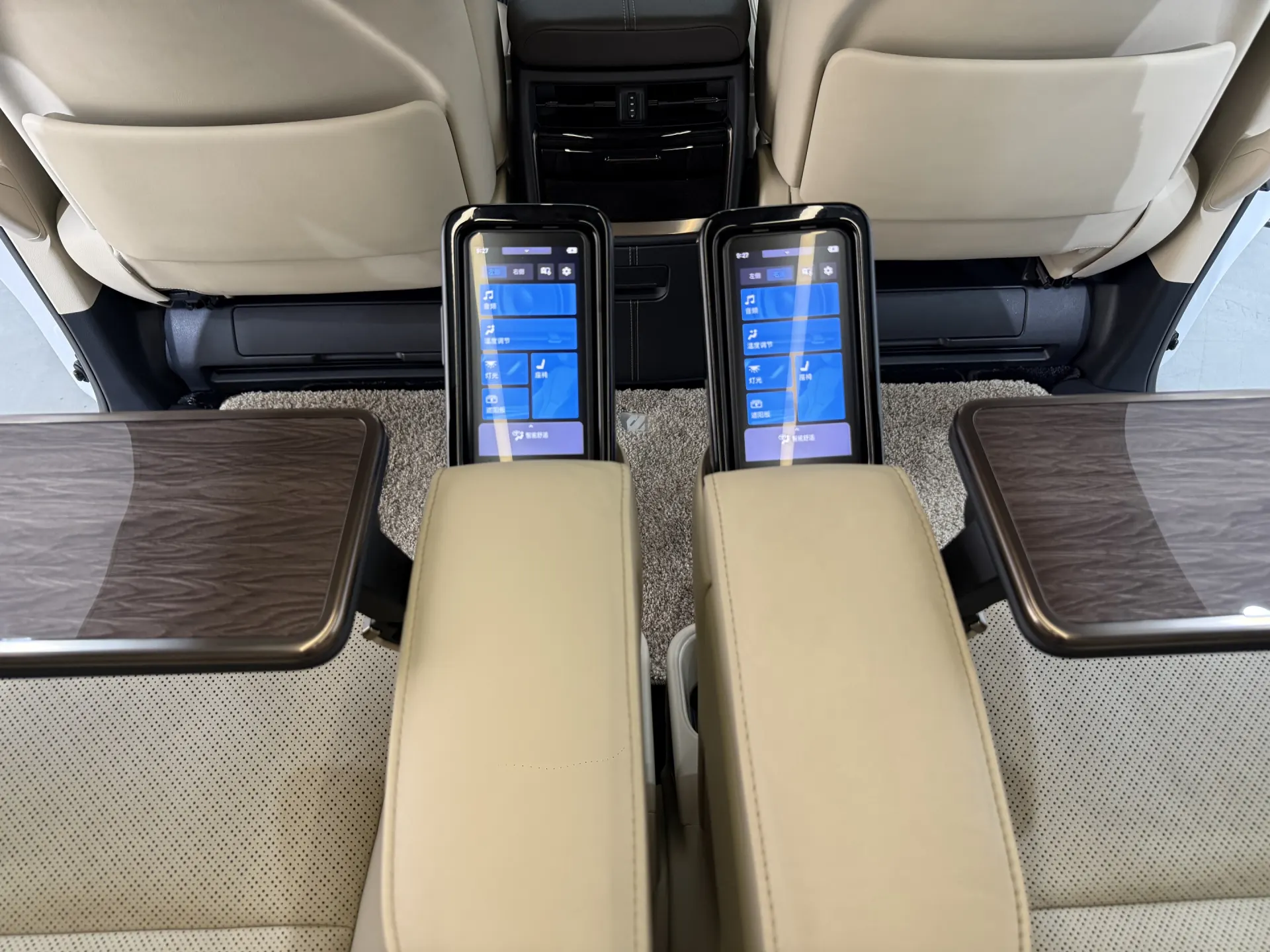 Toyota Alphard, 2024 19