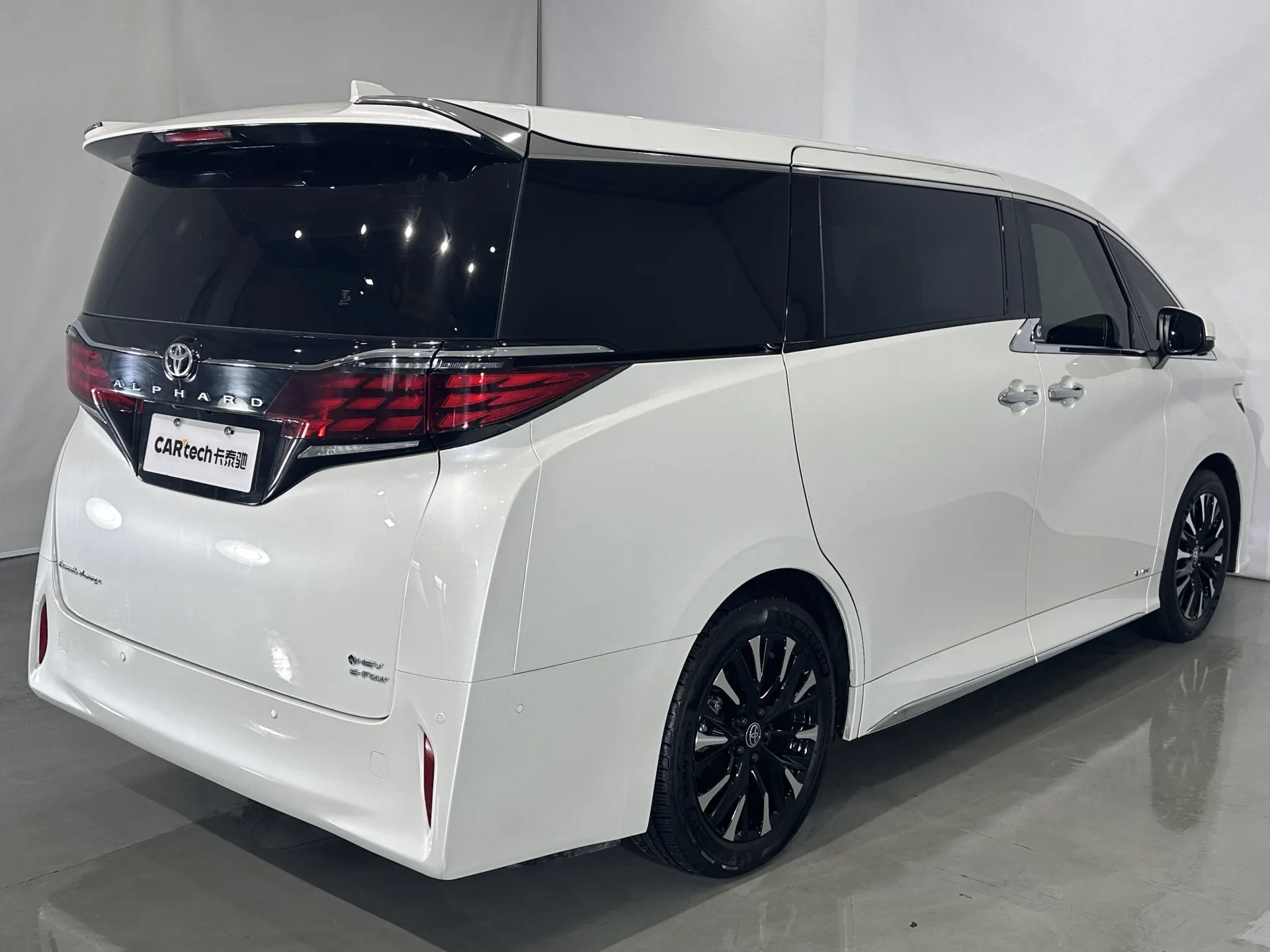 Toyota Alphard, 2024 4