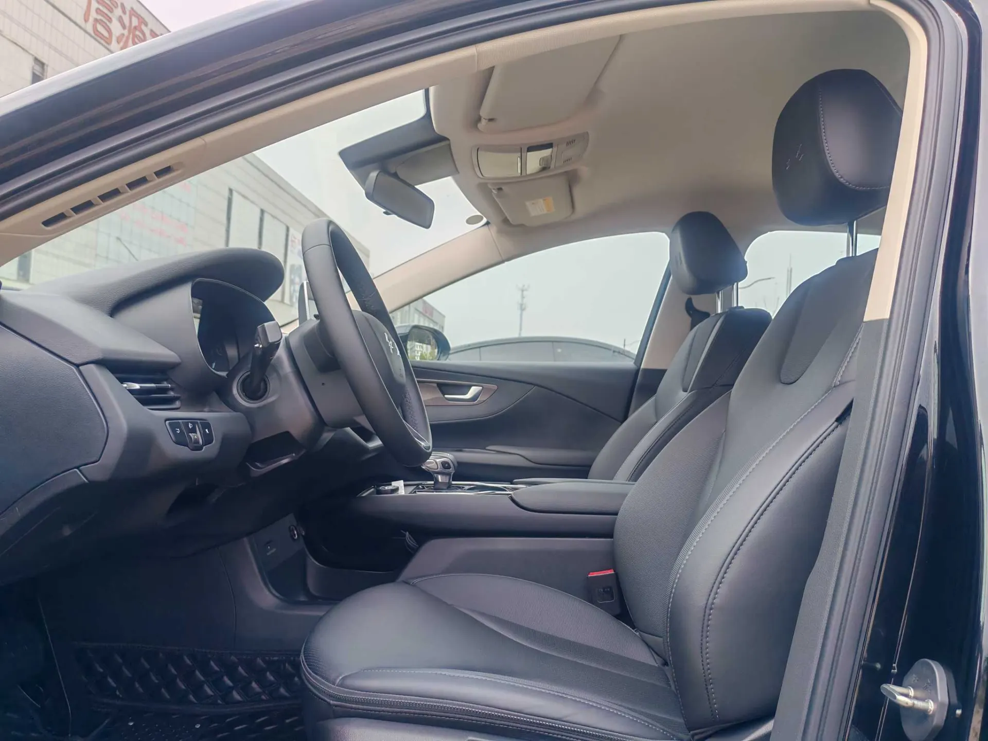 Hongqi QM5, 2024 11