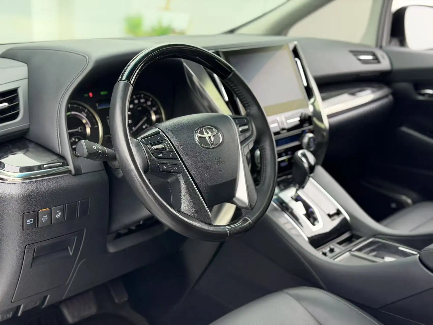 Toyota Vellfire, 2020 36