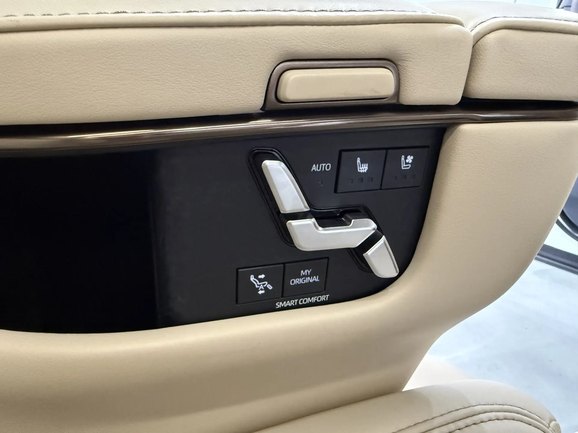 Toyota Alphard, 2024 13