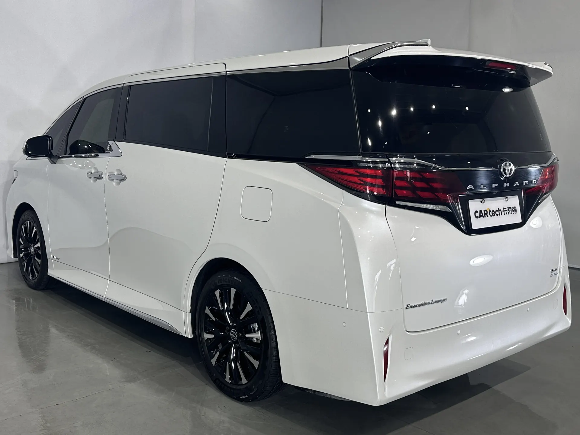 Toyota Alphard, 2024 6