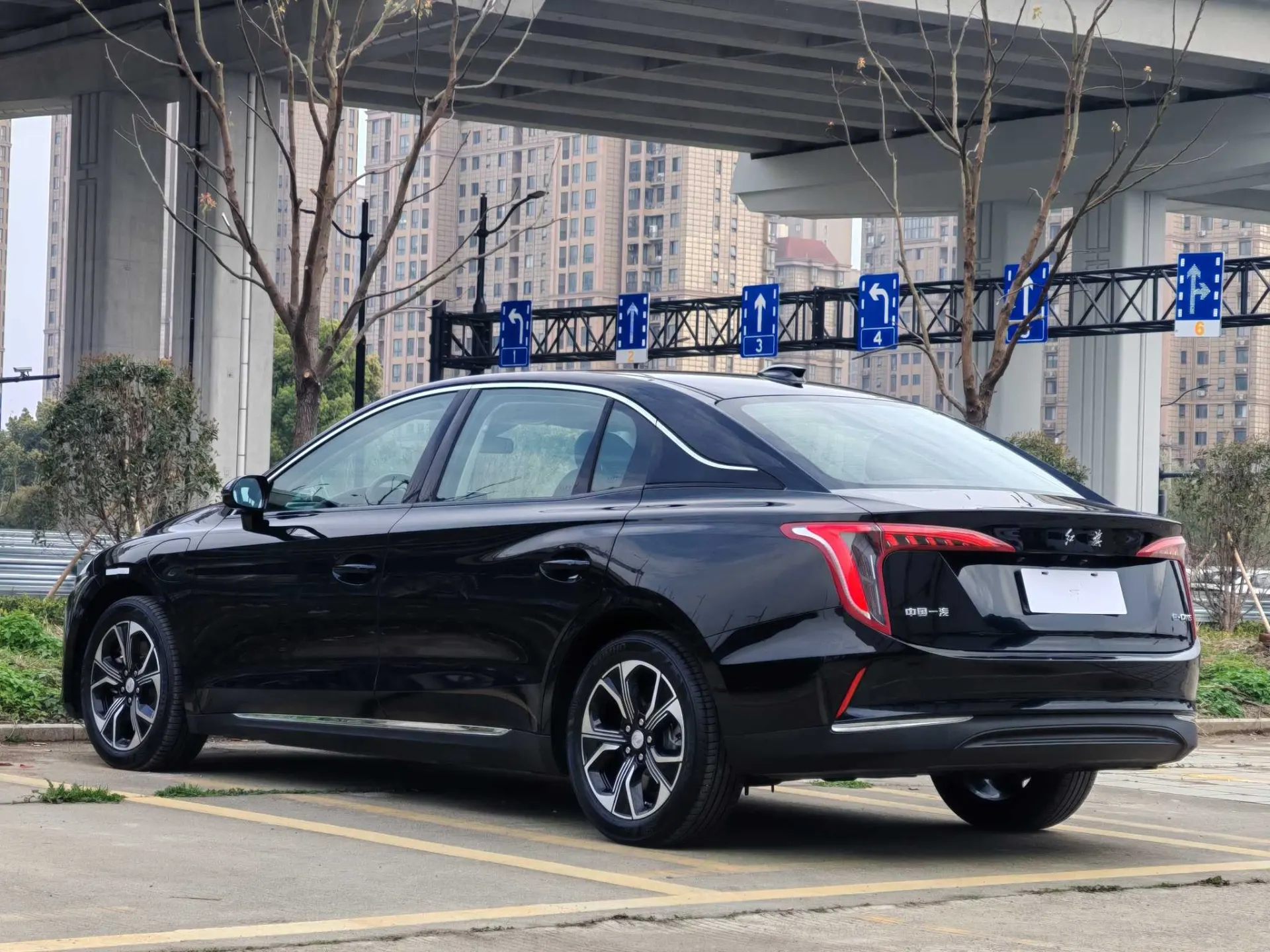 Hongqi QM5, 2024 6