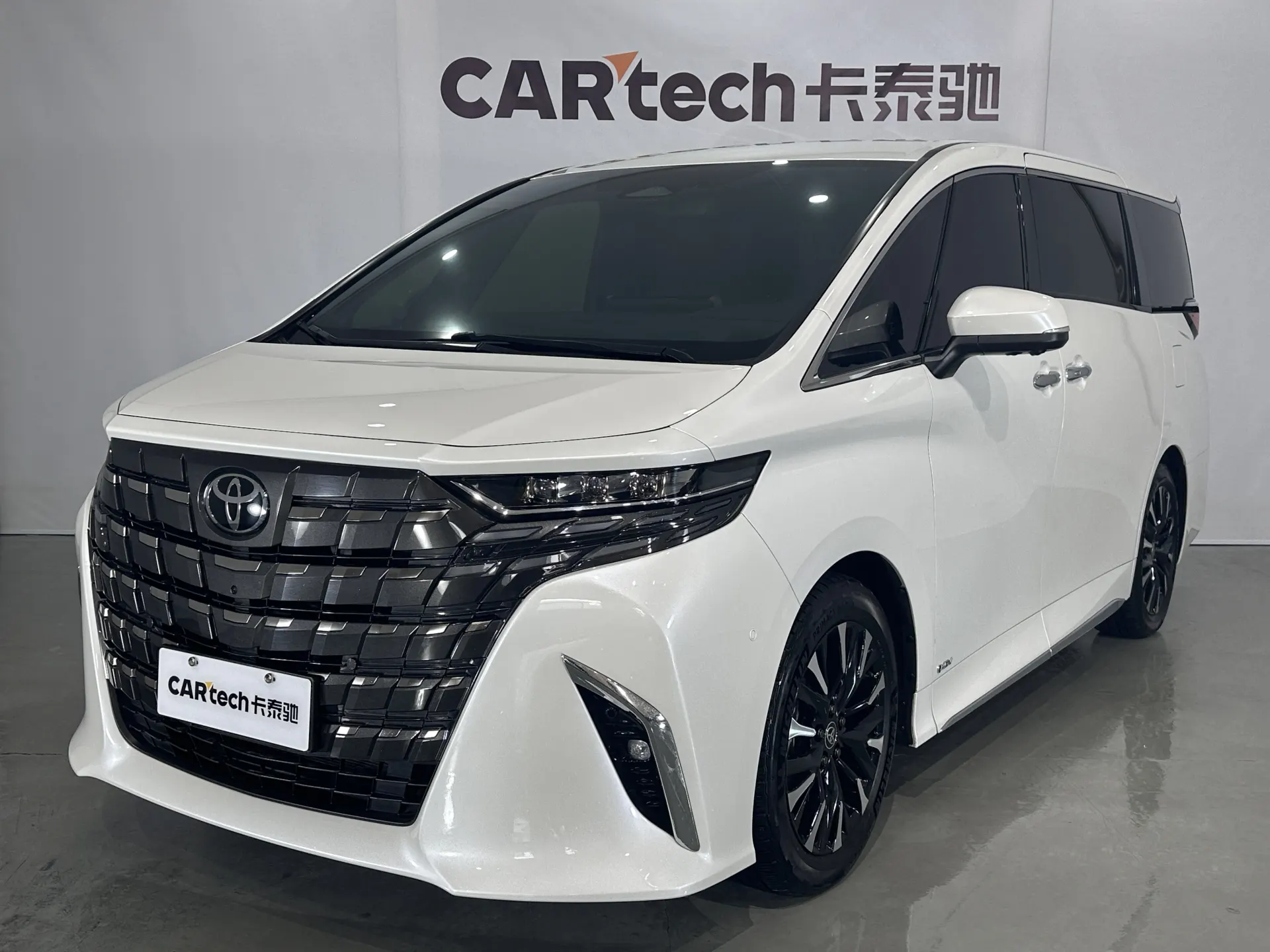 Toyota Alphard, 2024 9