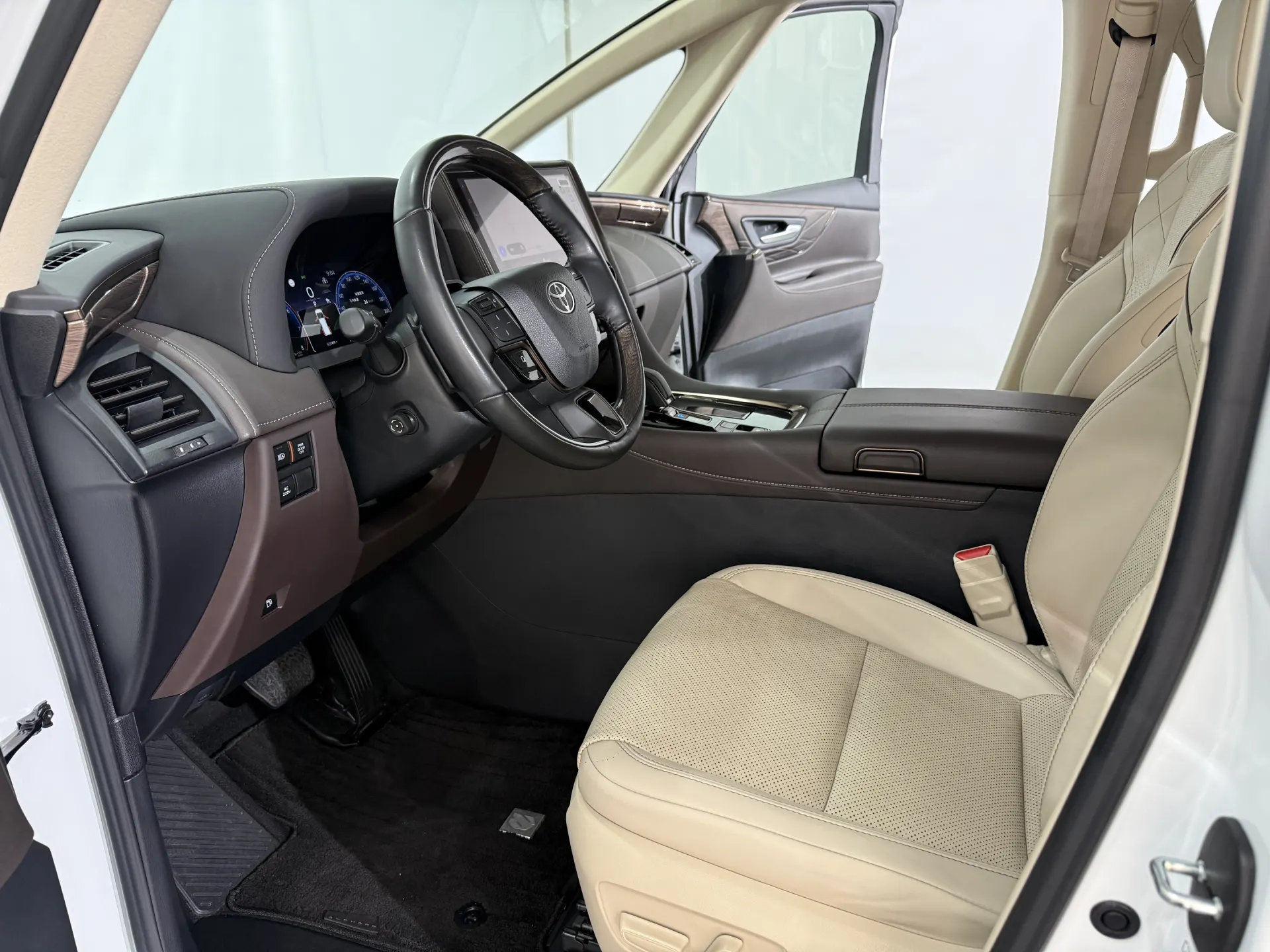 Toyota Alphard, 2024 14