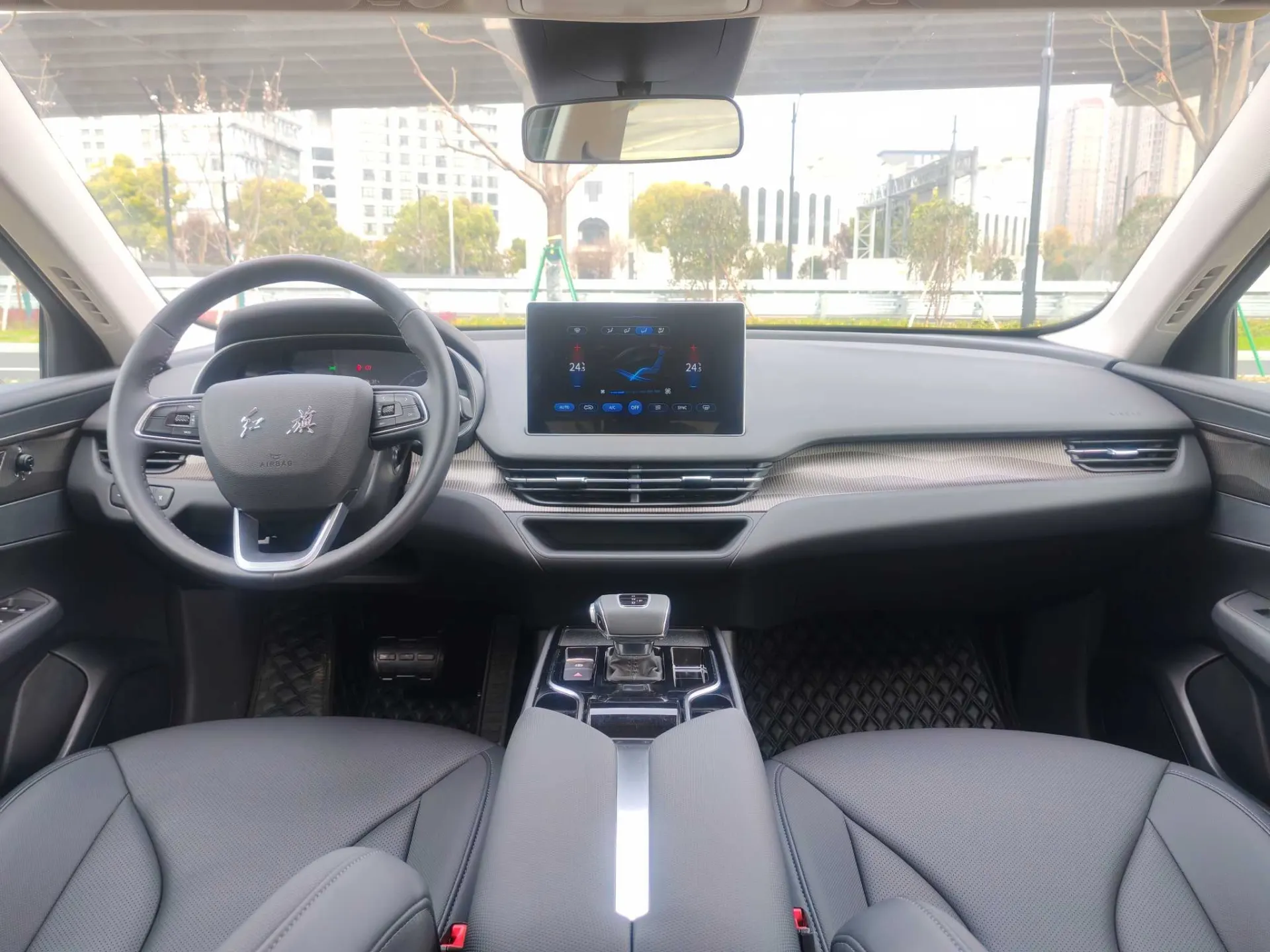 Hongqi QM5, 2024 8