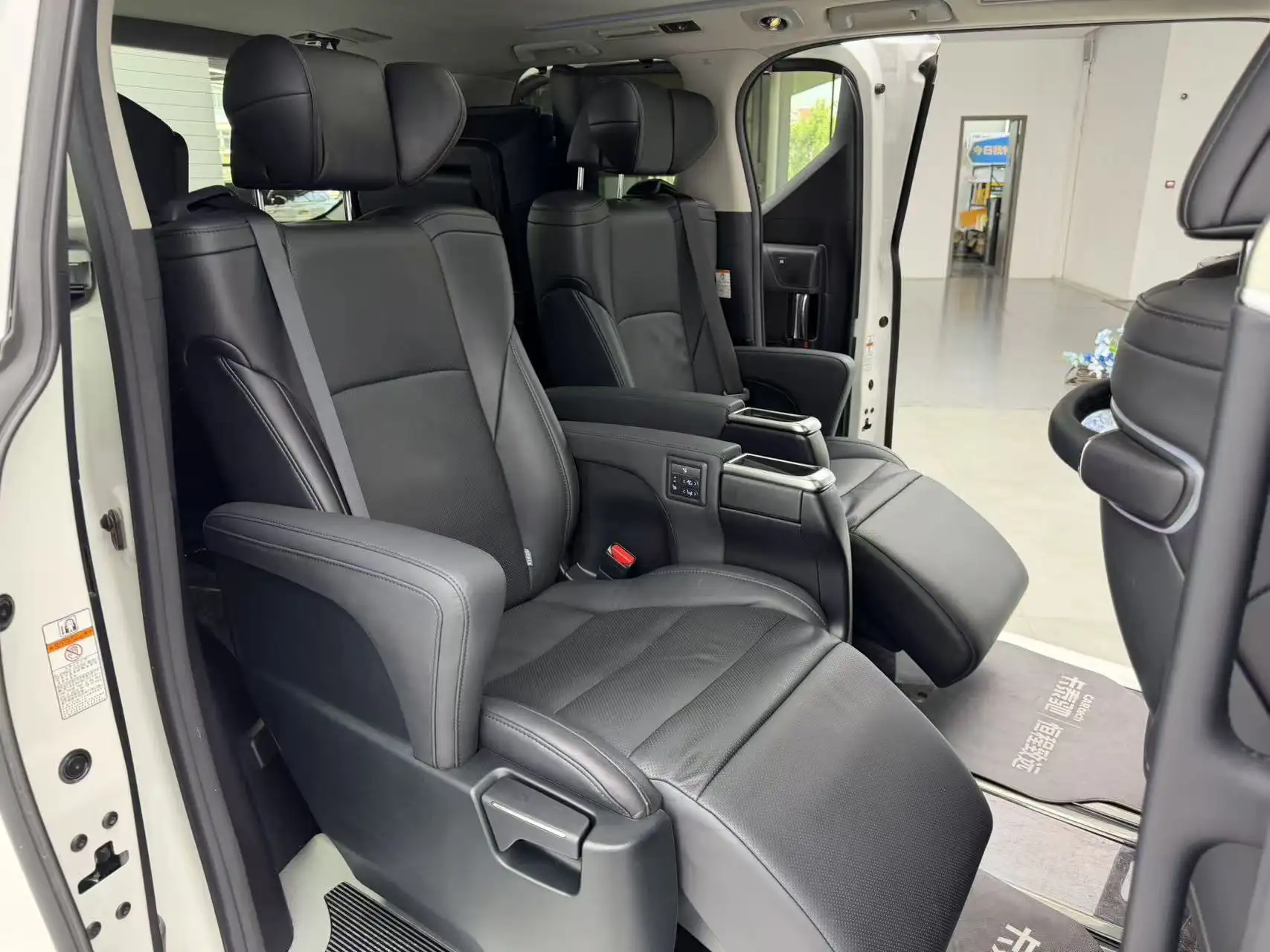 Toyota Vellfire, 2020 10