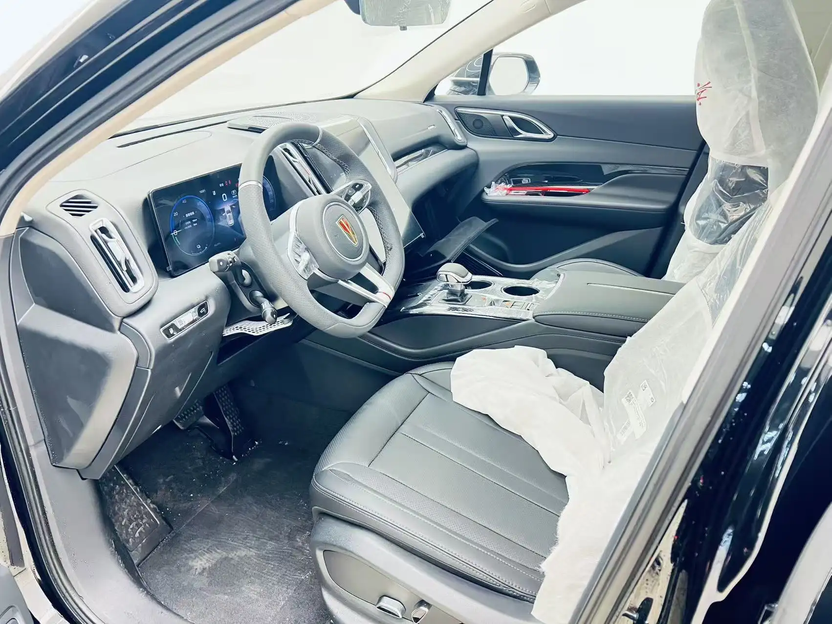 Hongqi HS3, 2025 14