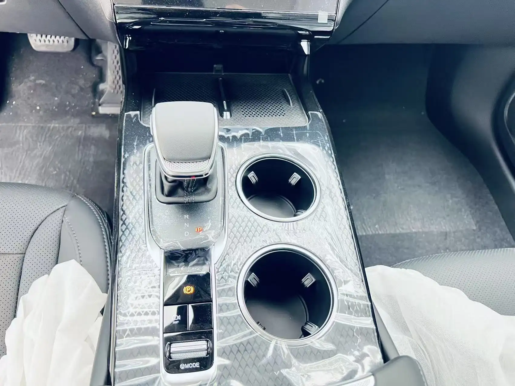 Hongqi HS3, 2025 16