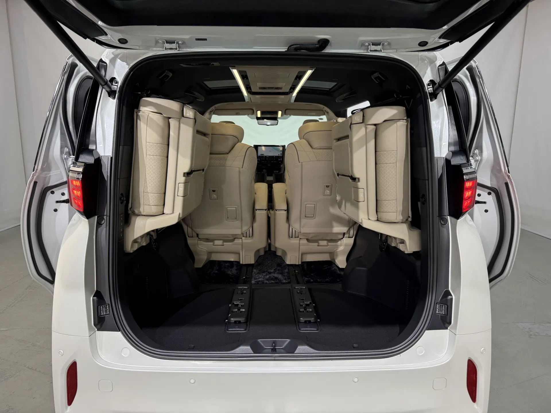 Toyota Alphard, 2024 8