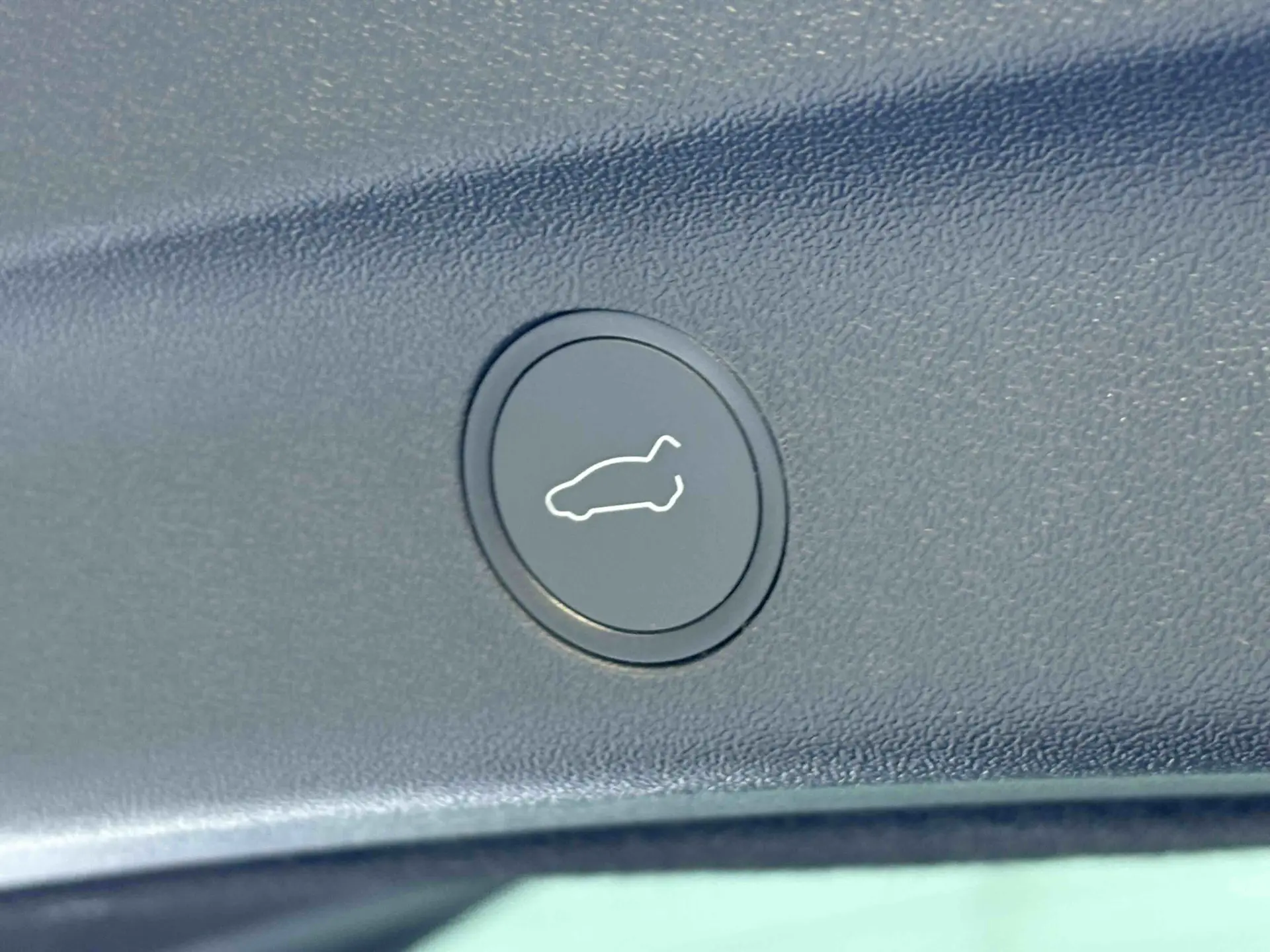 Tesla Model Y, 2024 23