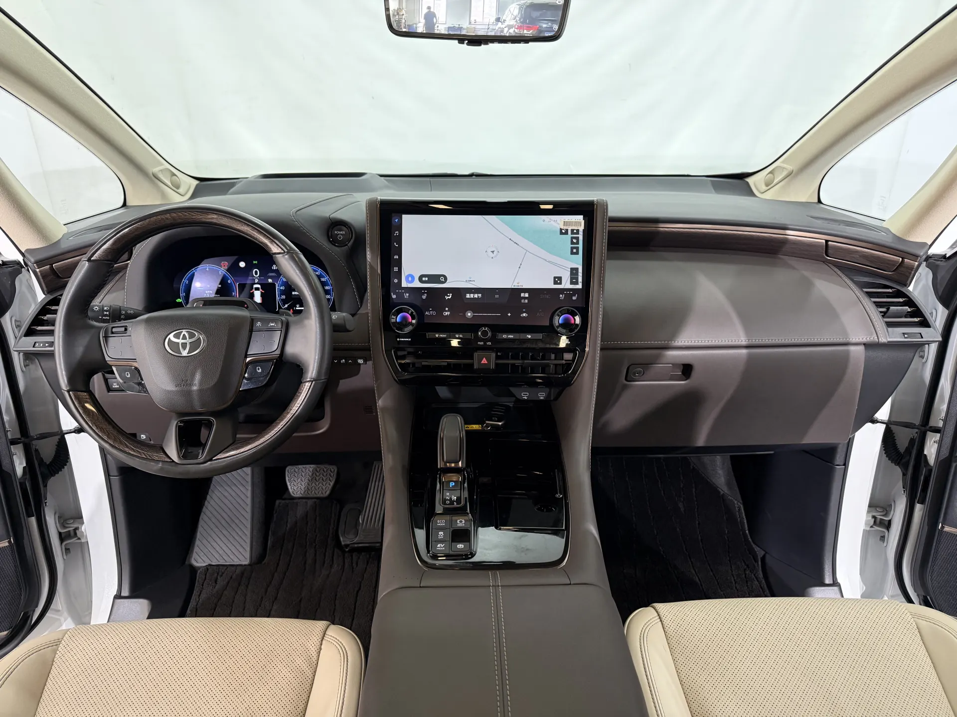 Toyota Alphard, 2024 10