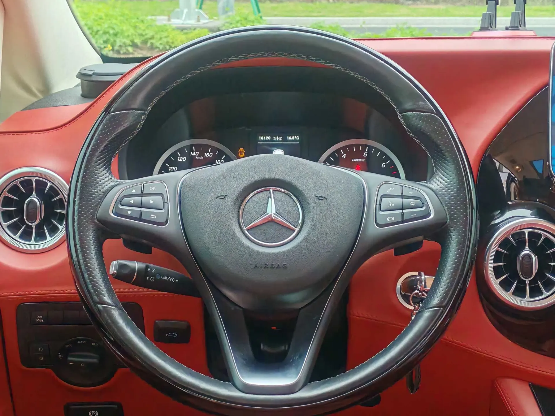 Mercedes-Benz Vito, 2021 9