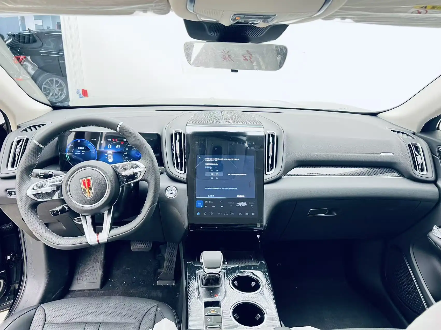 Hongqi HS3, 2025 11