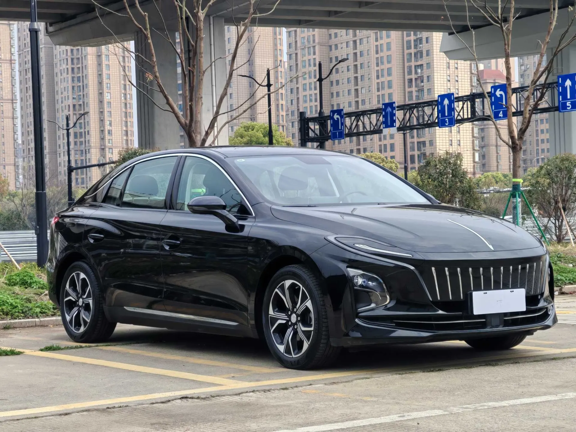 Hongqi QM5, 2024 2