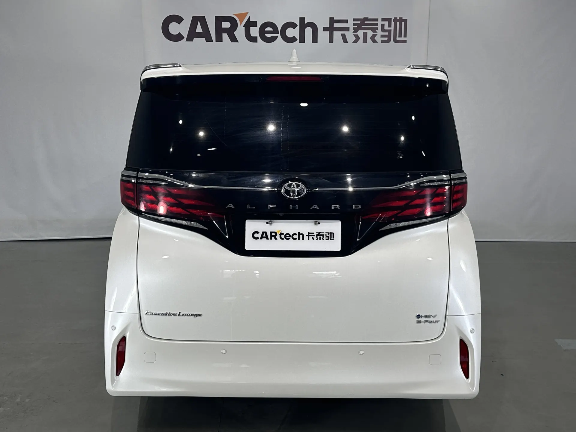 Toyota Alphard, 2024 все фото