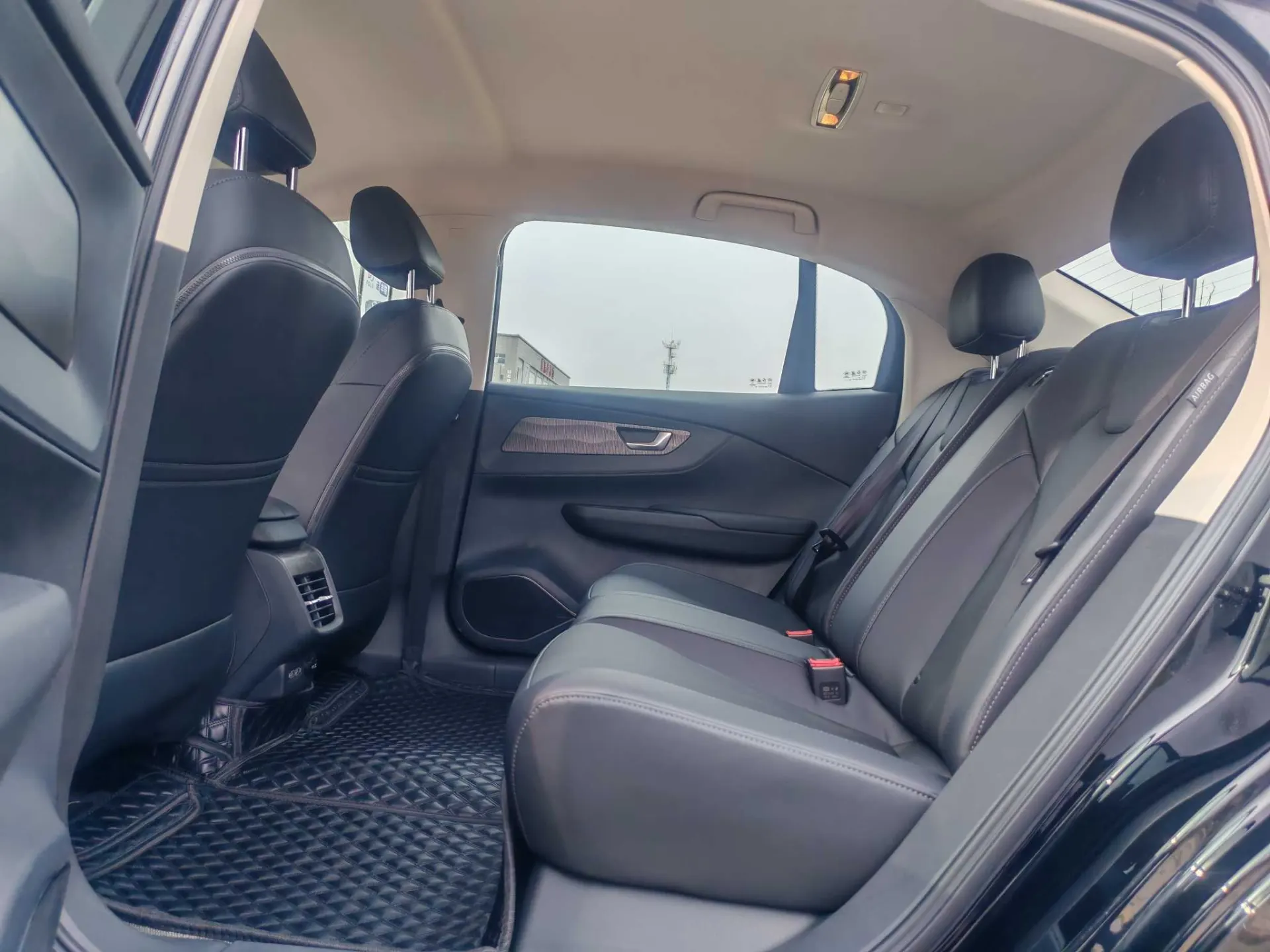 Hongqi QM5, 2024 13
