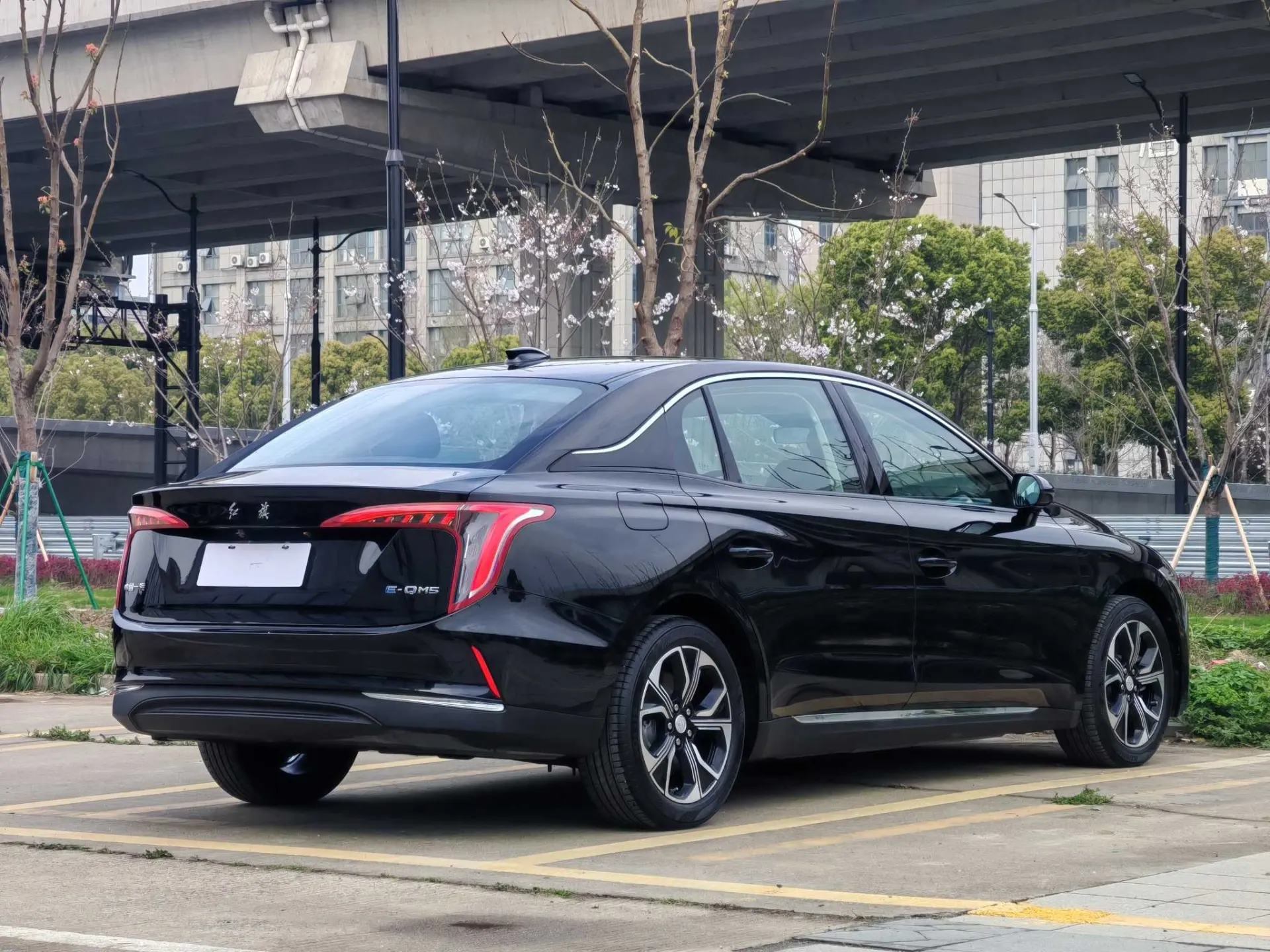Hongqi QM5, 2024 4