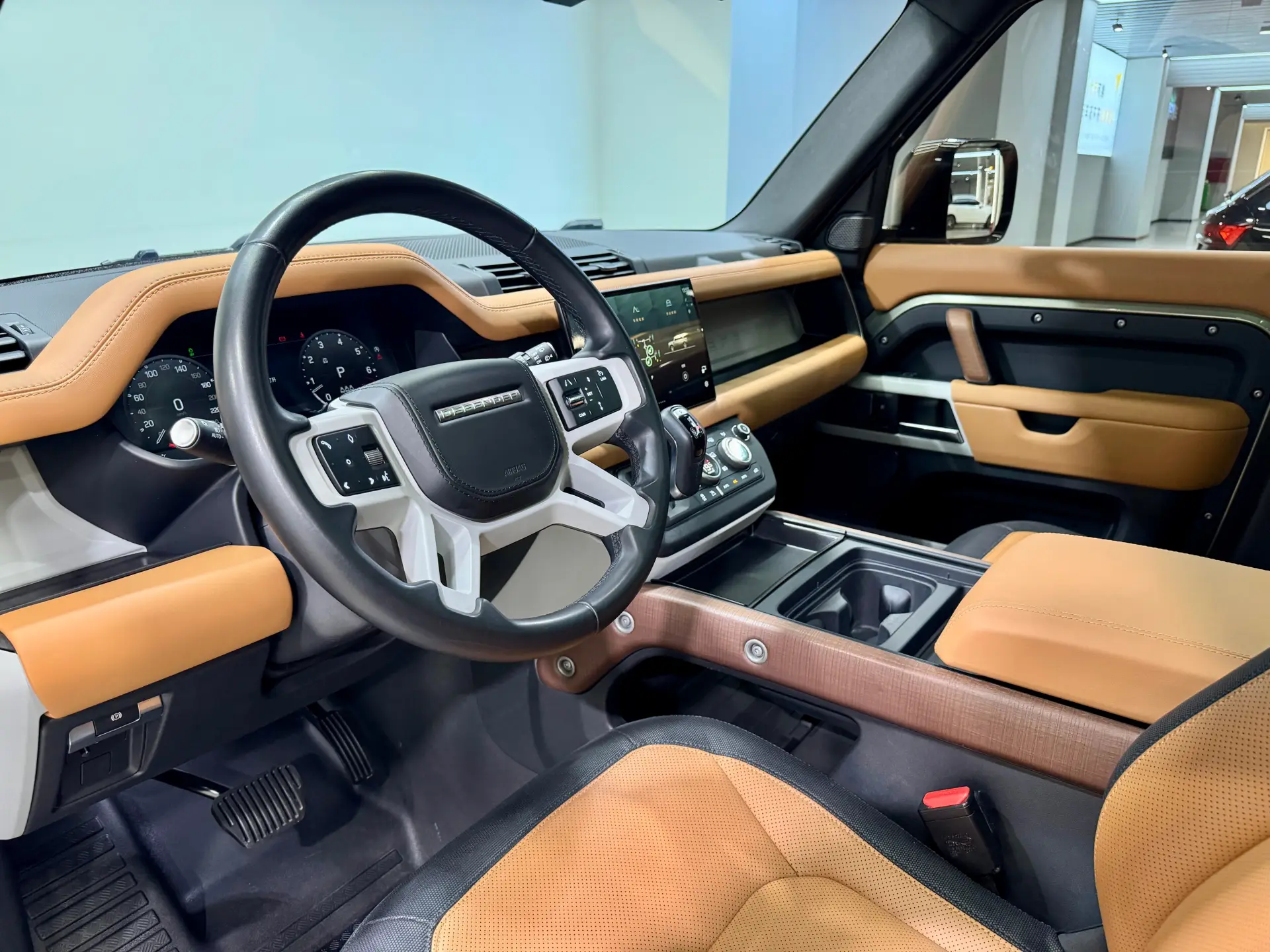 Land Rover Defender, 2023 7