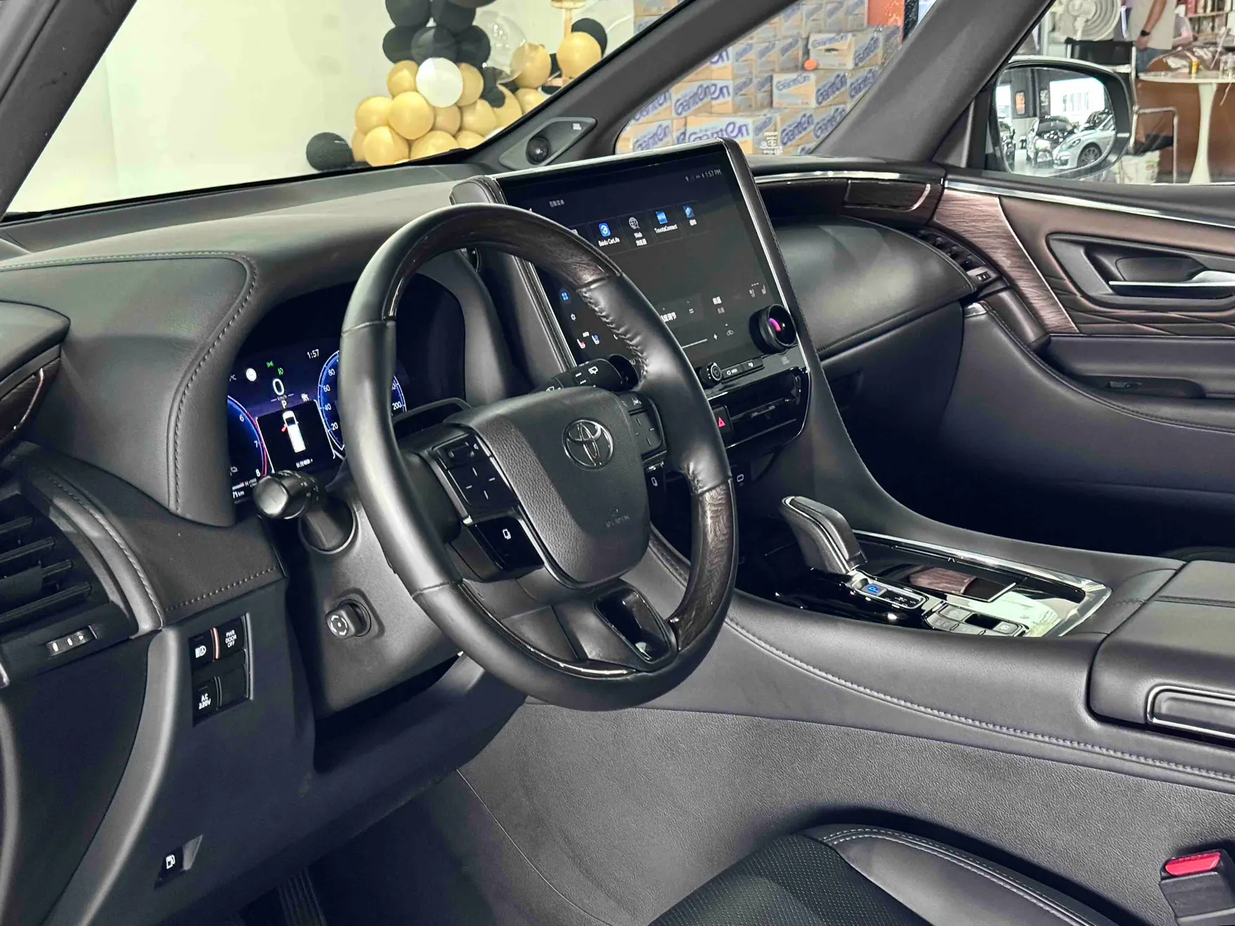 Toyota Alphard, 2024 28