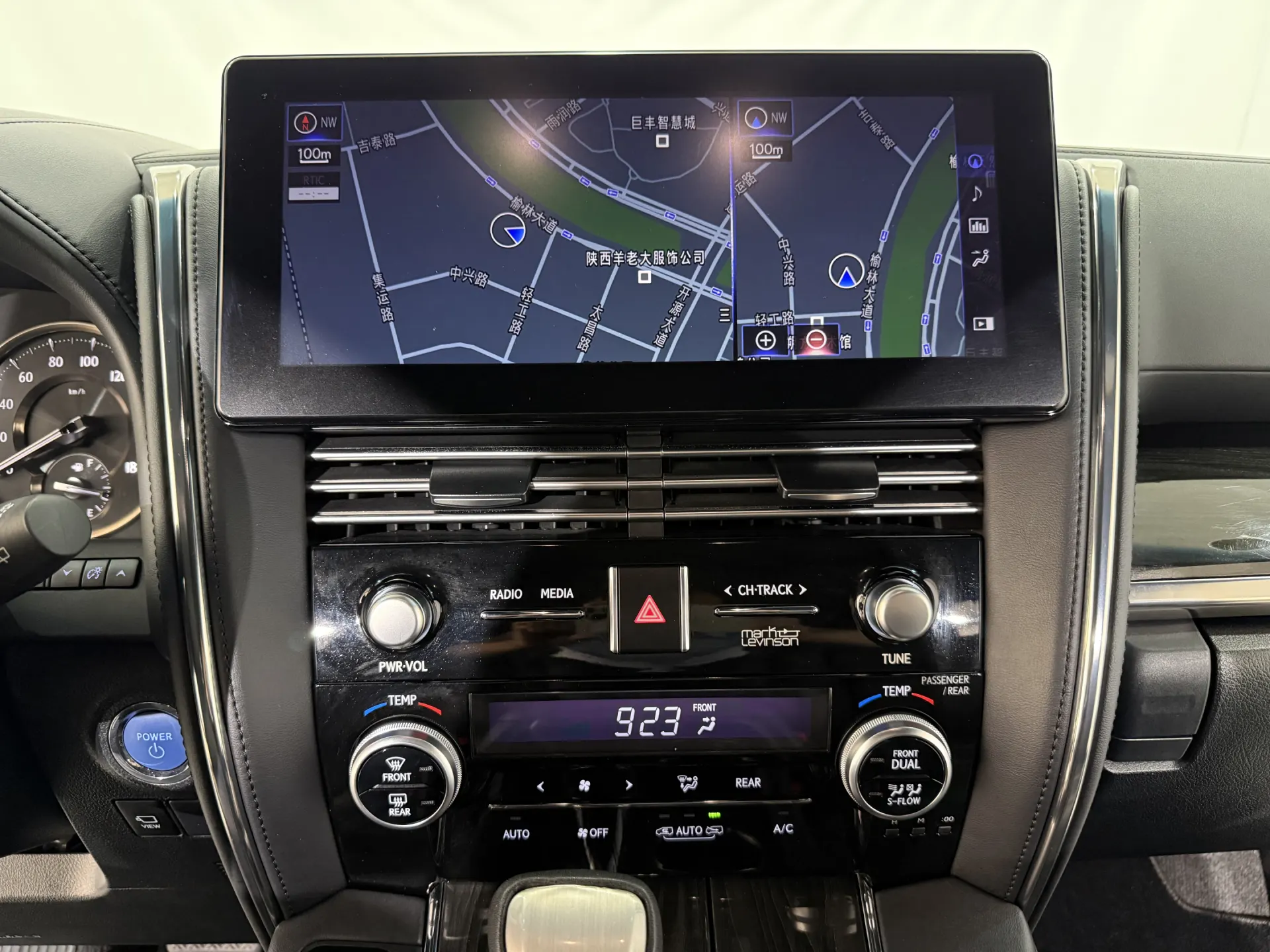 Lexus LM 300h, 2020 18