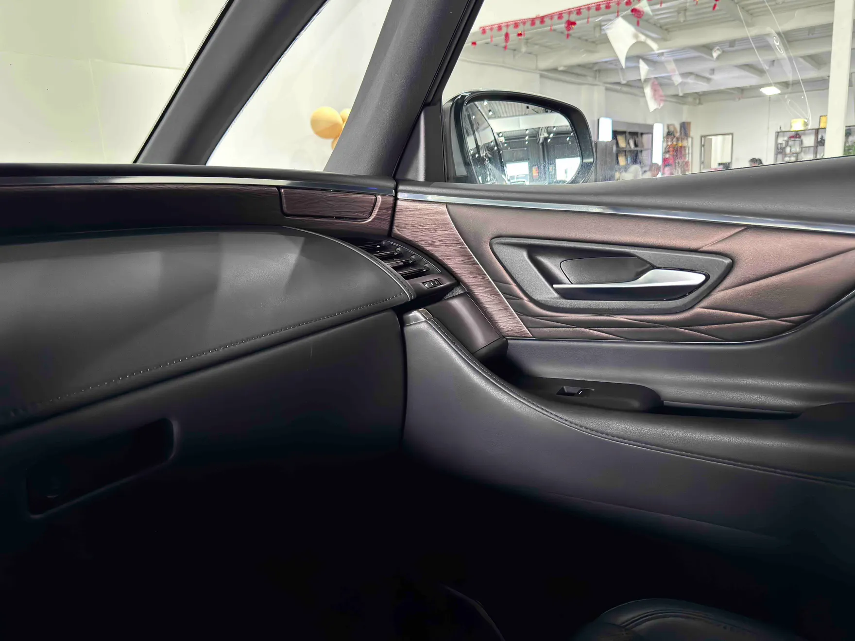 Toyota Alphard, 2024 30