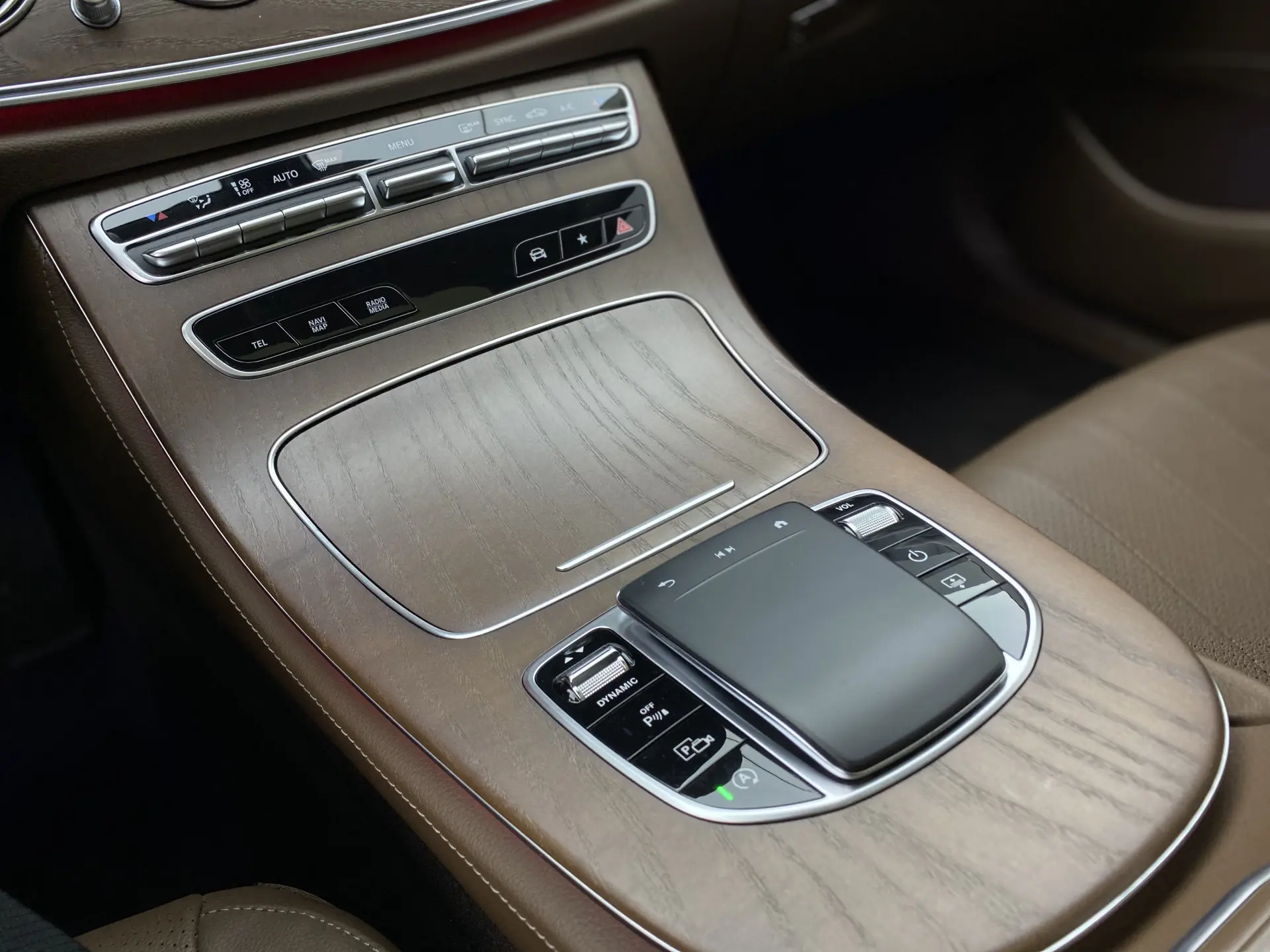 Mercedes-Benz E 300 L, 2023 18
