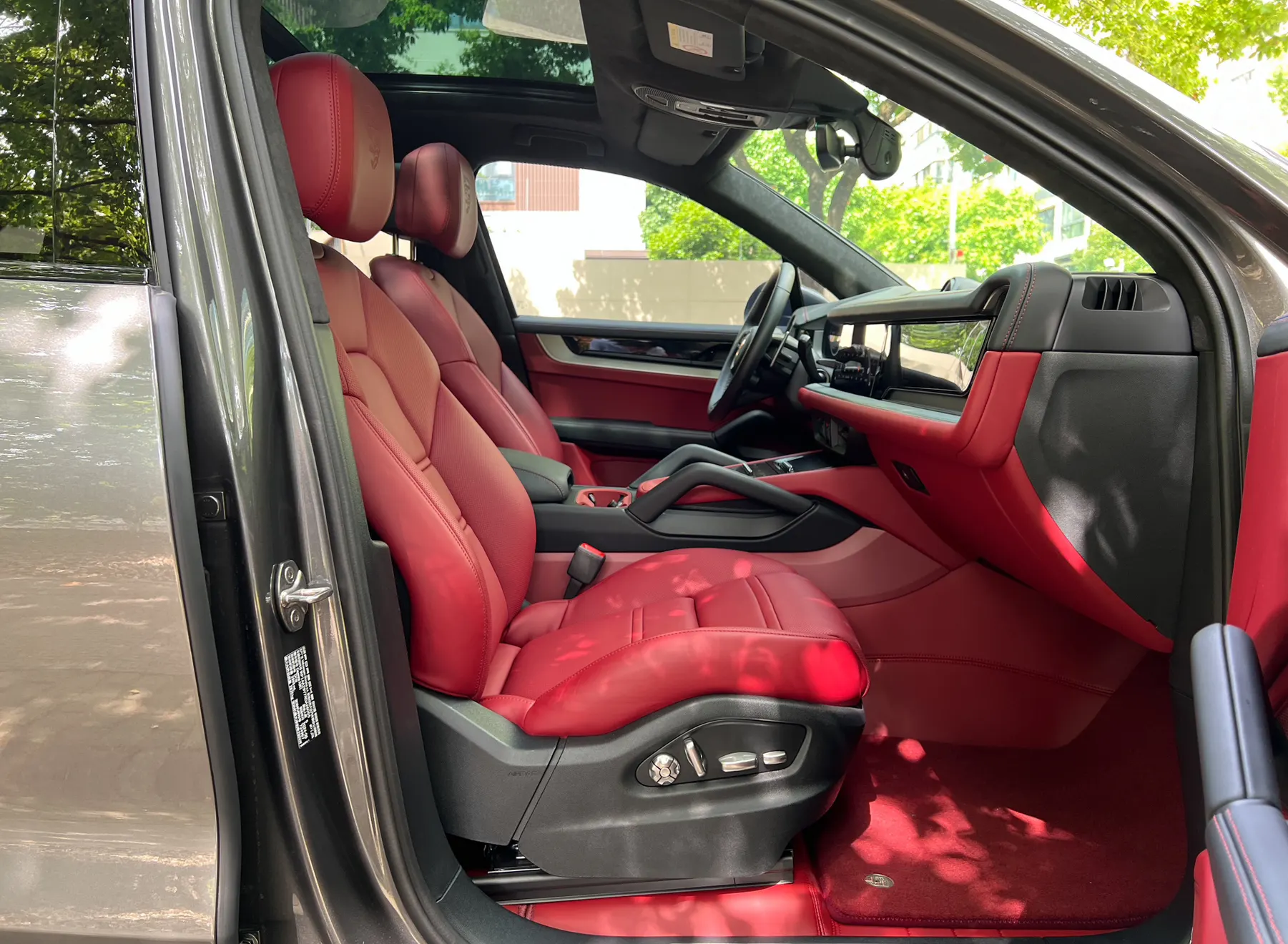 Porsche Cayenne, 2025 12