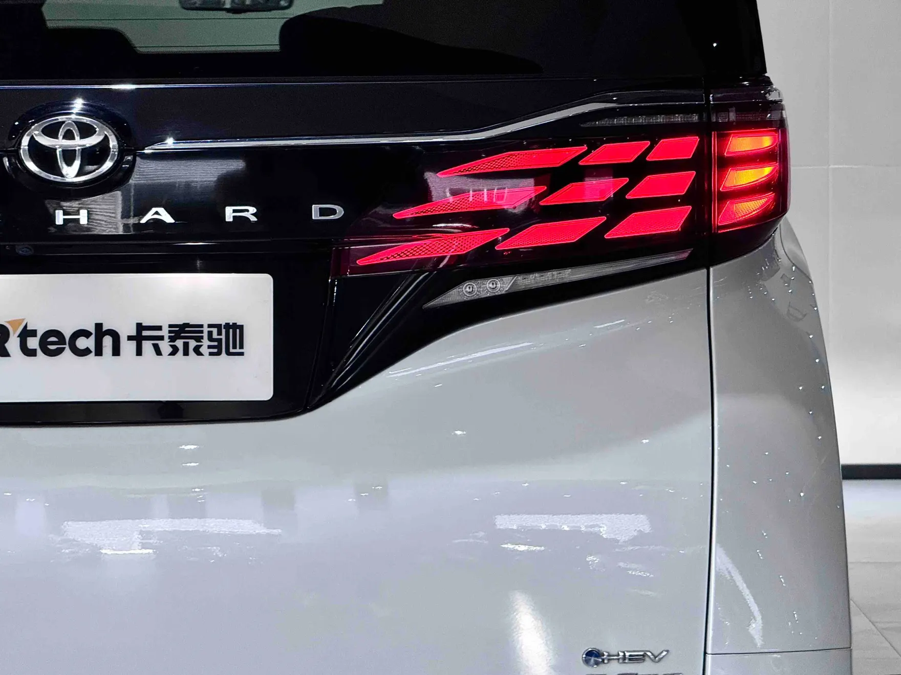 Toyota Alphard, 2024 11