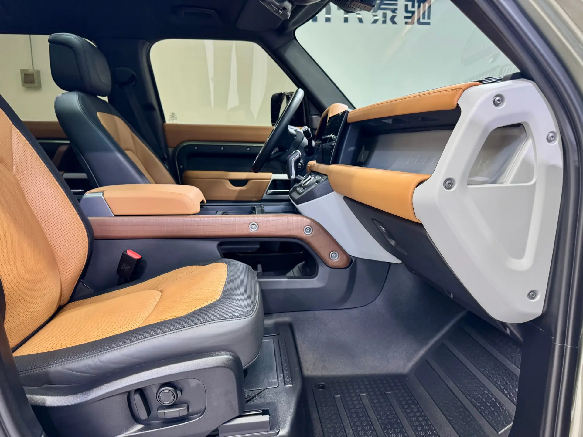 Land Rover Defender, 2023 8