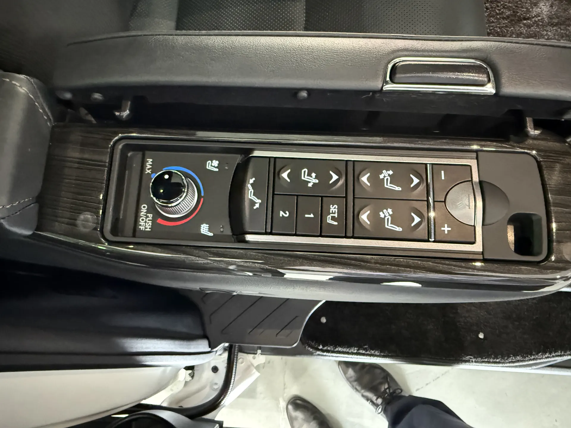 Lexus LM 300h, 2020 16