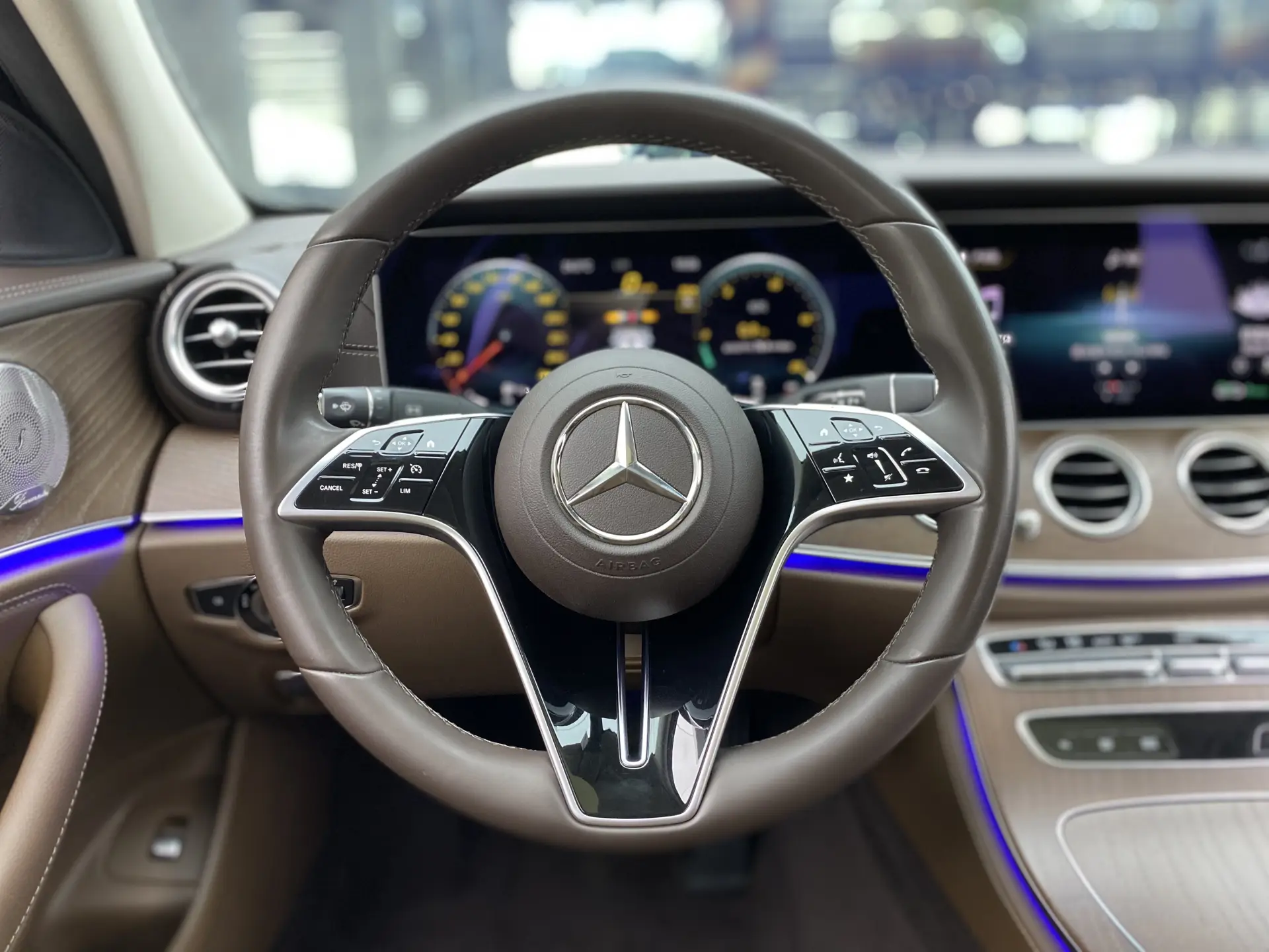 Mercedes-Benz E 300 L, 2023 14